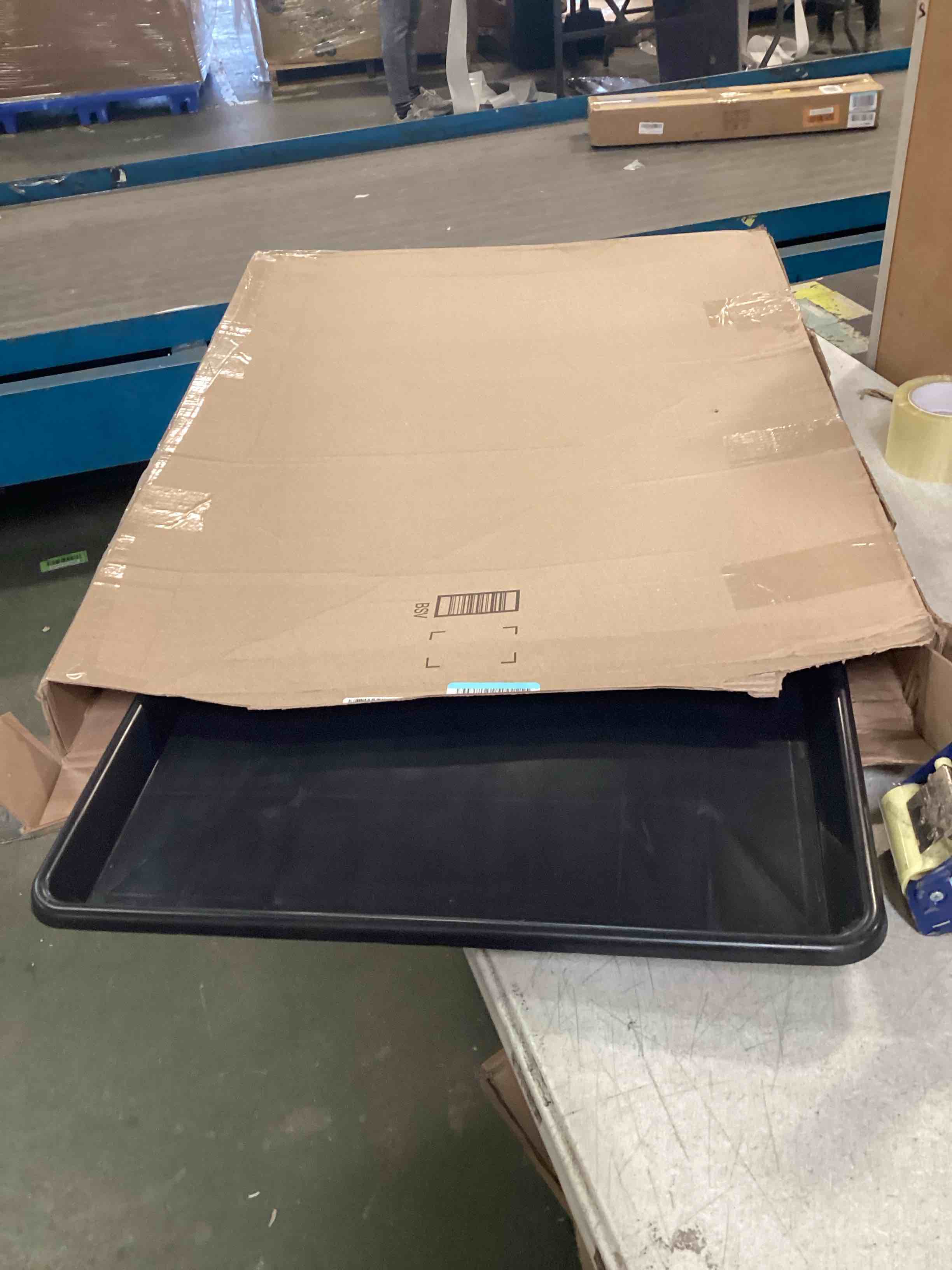 https://s3.amazonaws.com/lotting-images-prod/bidfta/BLU5920556_1710167678657.jpeg