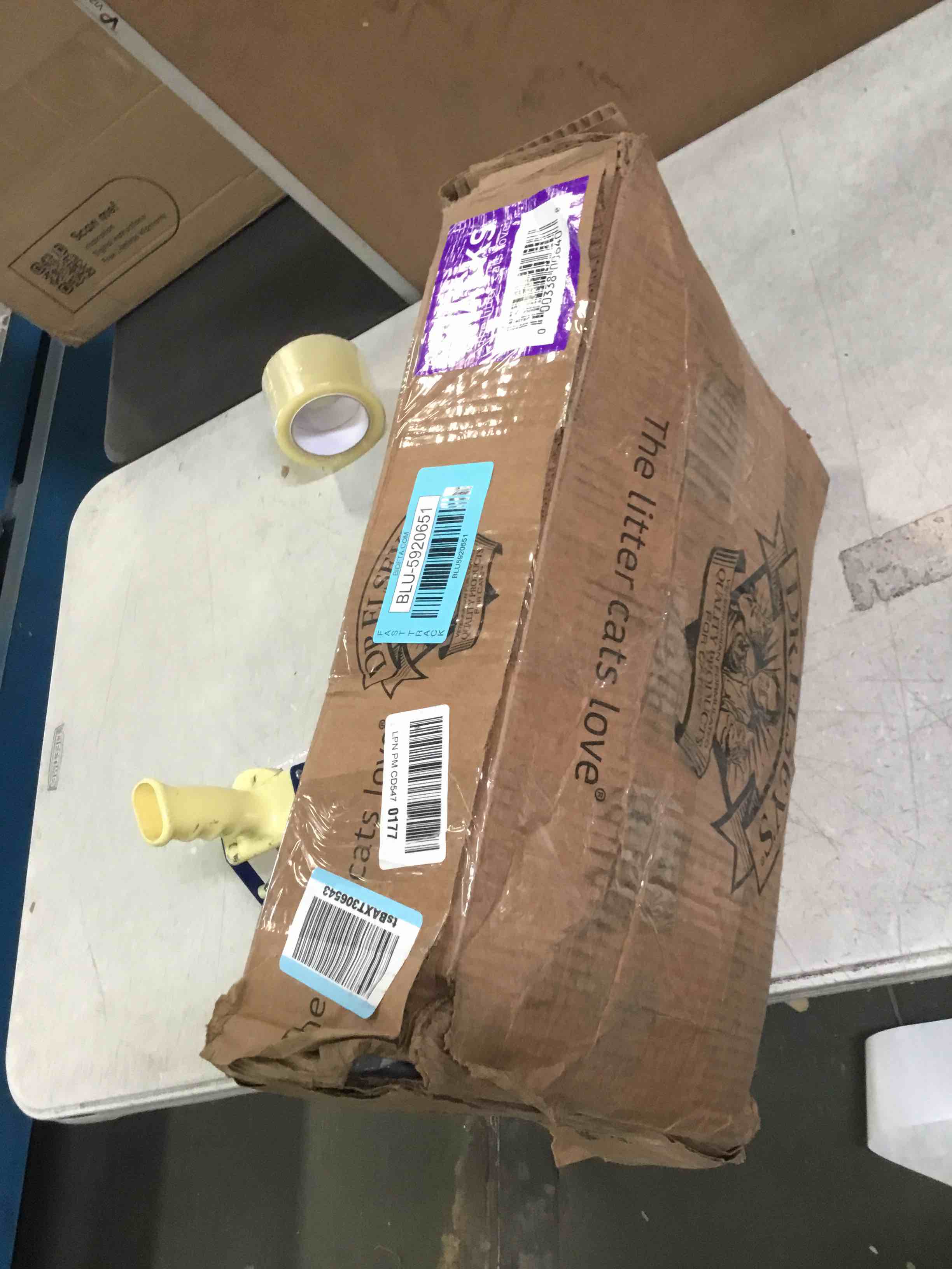 https://s3.amazonaws.com/lotting-images-prod/bidfta/BLU5920651_1710184729962.jpeg