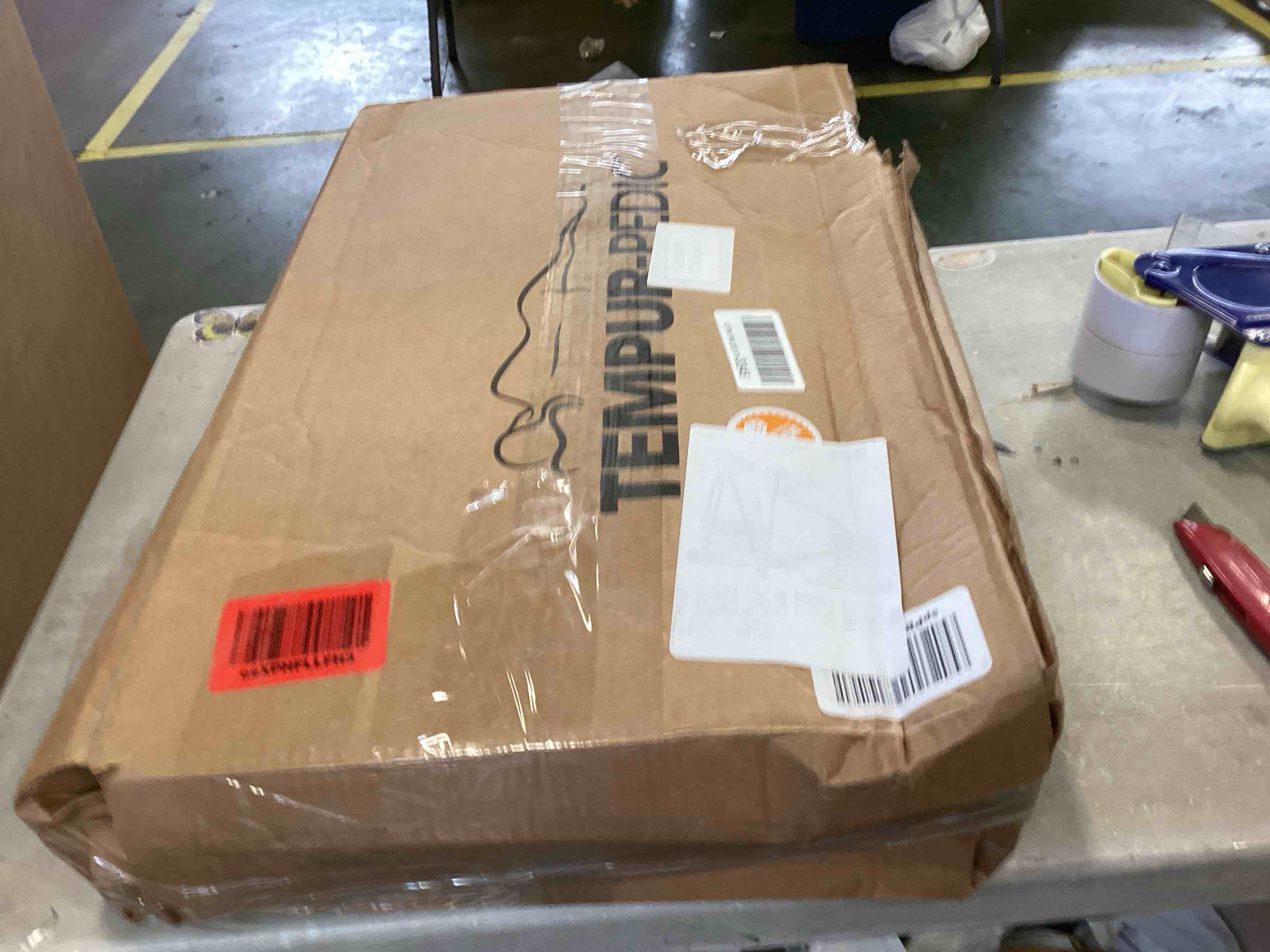https://s3.amazonaws.com/lotting-images-prod/bidfta/BLU5921396_1709571093534.jpeg