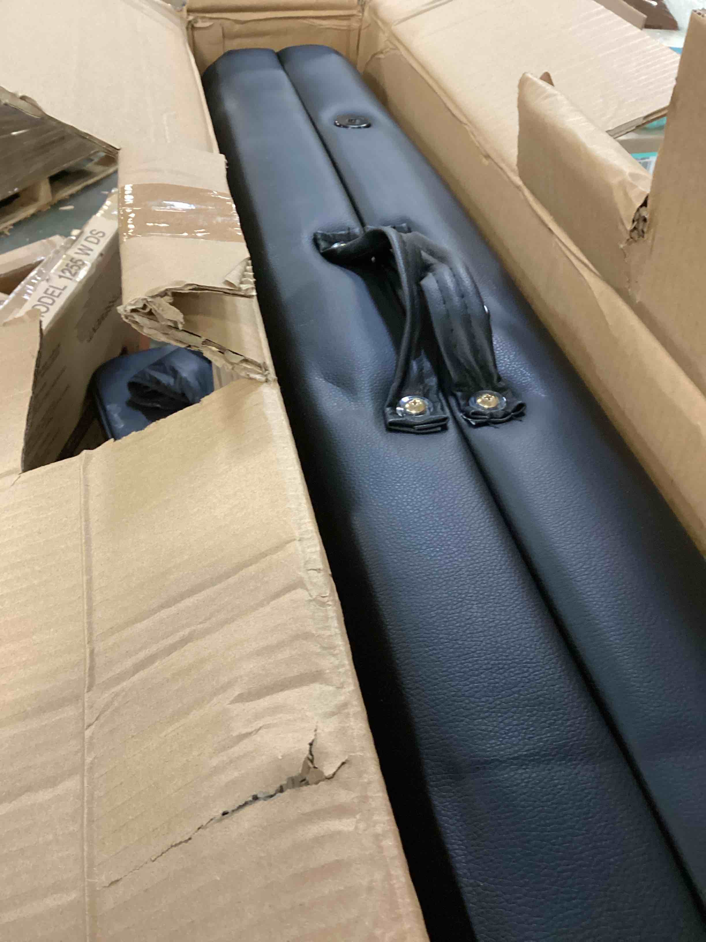 https://s3.amazonaws.com/lotting-images-prod/bidfta/BLU5922807_1709840016818.jpeg