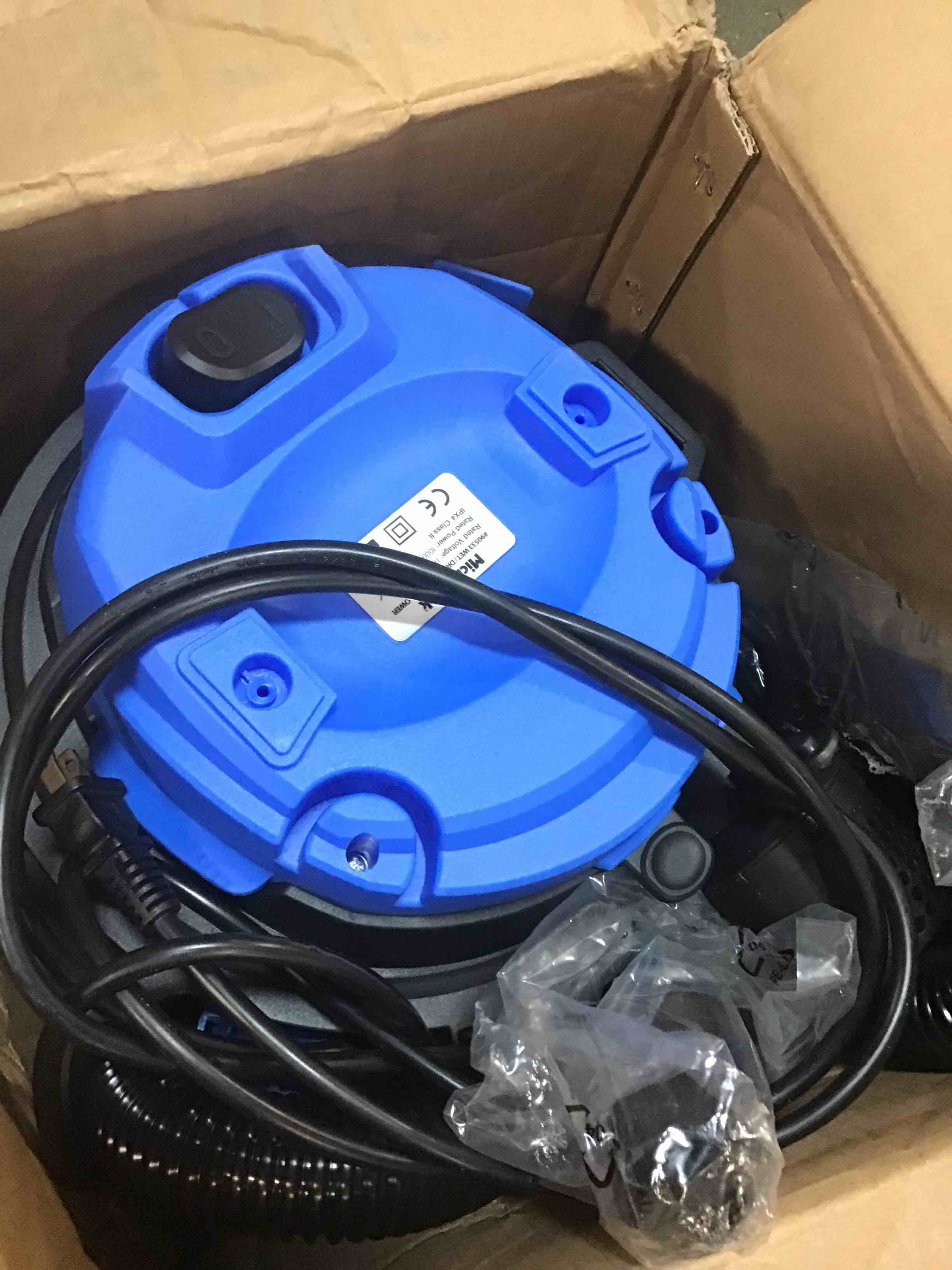 https://s3.amazonaws.com/lotting-images-prod/bidfta/BLU5923324_1710877378605.jpeg