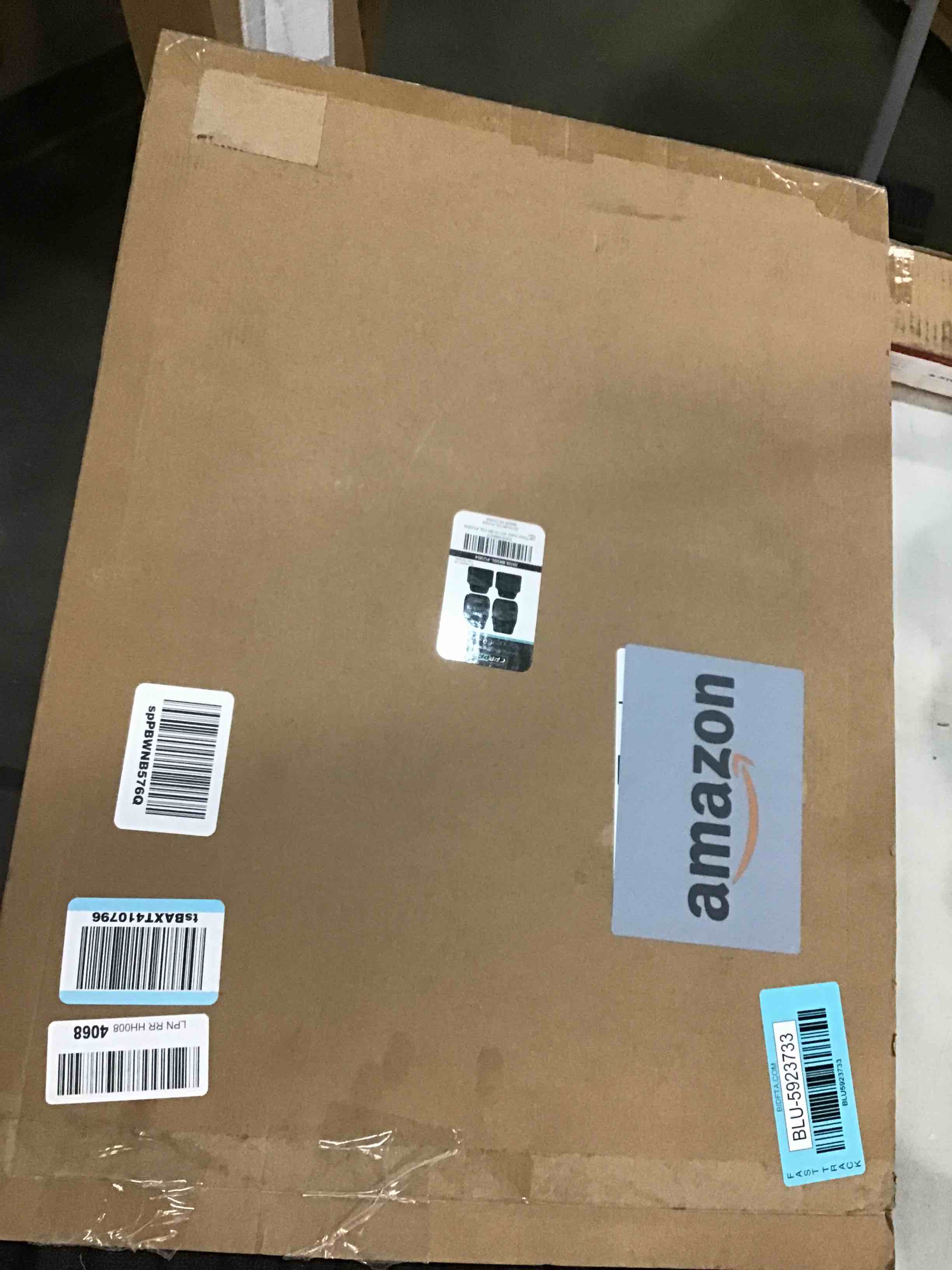 https://s3.amazonaws.com/lotting-images-prod/bidfta/BLU5923733_1711106653740.jpeg