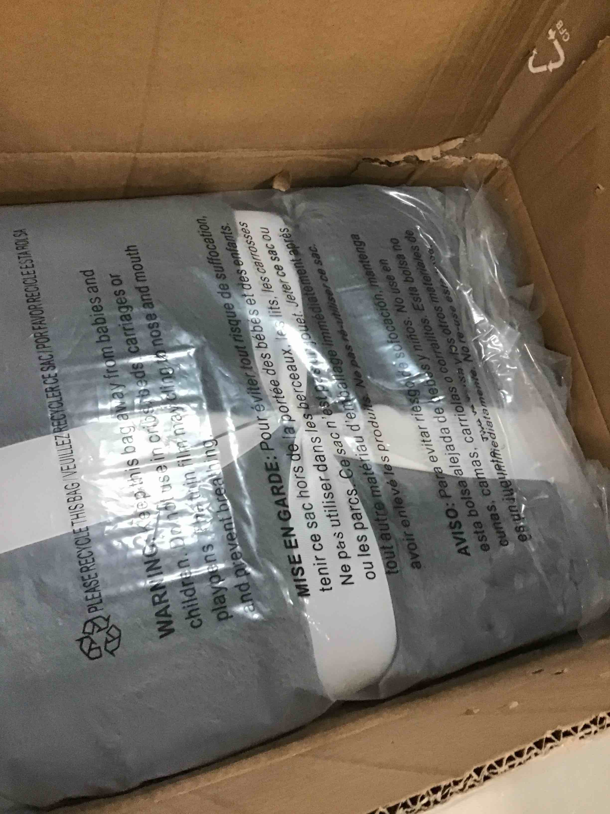 https://s3.amazonaws.com/lotting-images-prod/bidfta/BLU5923779_1711110315073.jpeg