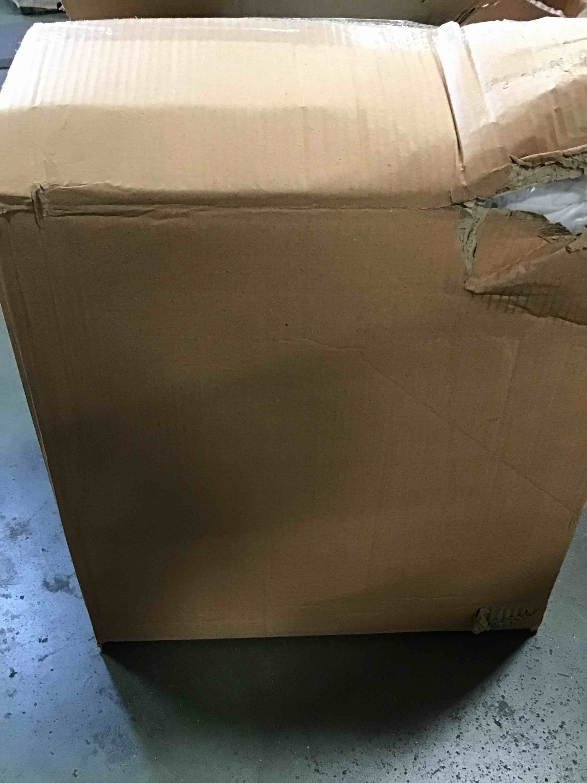 https://s3.amazonaws.com/lotting-images-prod/bidfta/BLU5926523_1710790167749.jpeg