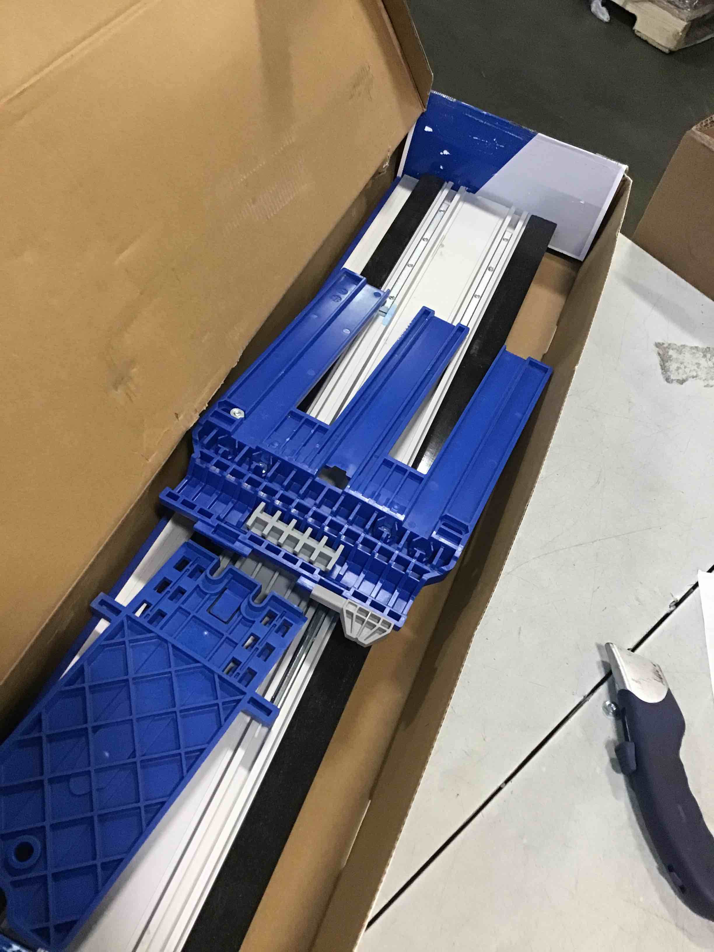 https://s3.amazonaws.com/lotting-images-prod/bidfta/BLU5928245_1710763771299.jpeg