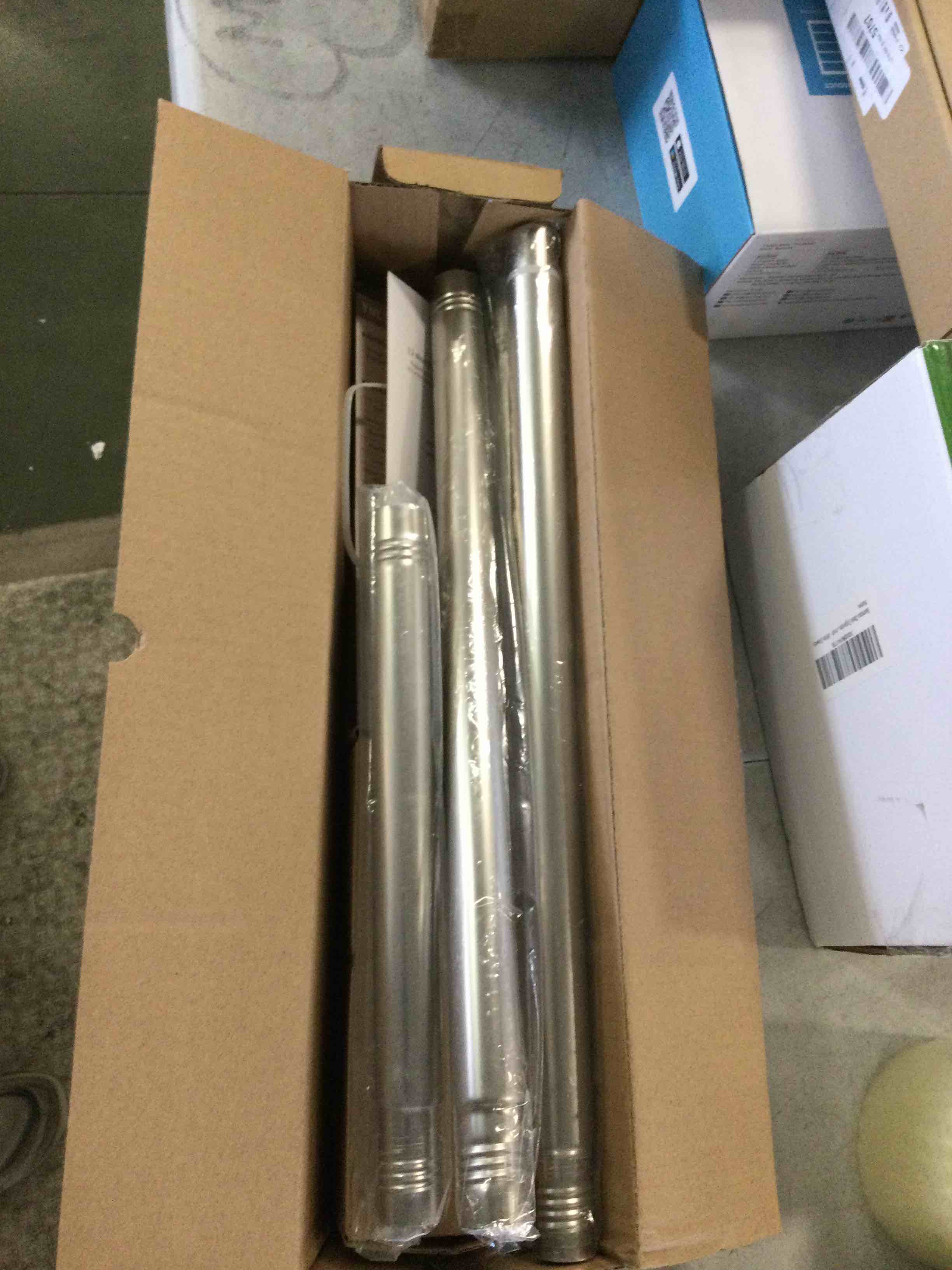 https://s3.amazonaws.com/lotting-images-prod/bidfta/BLU5928327_1714400291703.jpeg