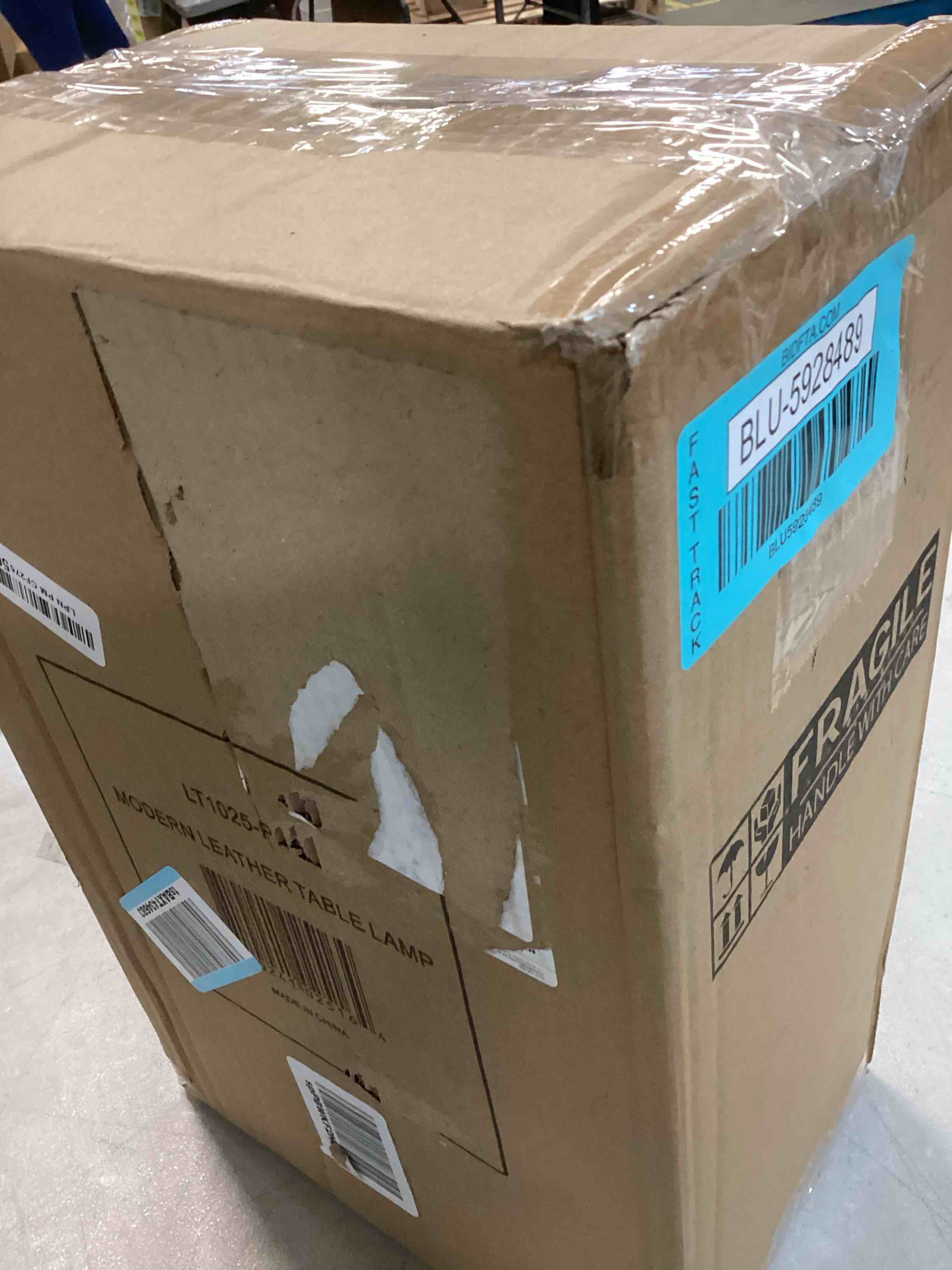 https://s3.amazonaws.com/lotting-images-prod/bidfta/BLU5928489_1709386799402.jpeg