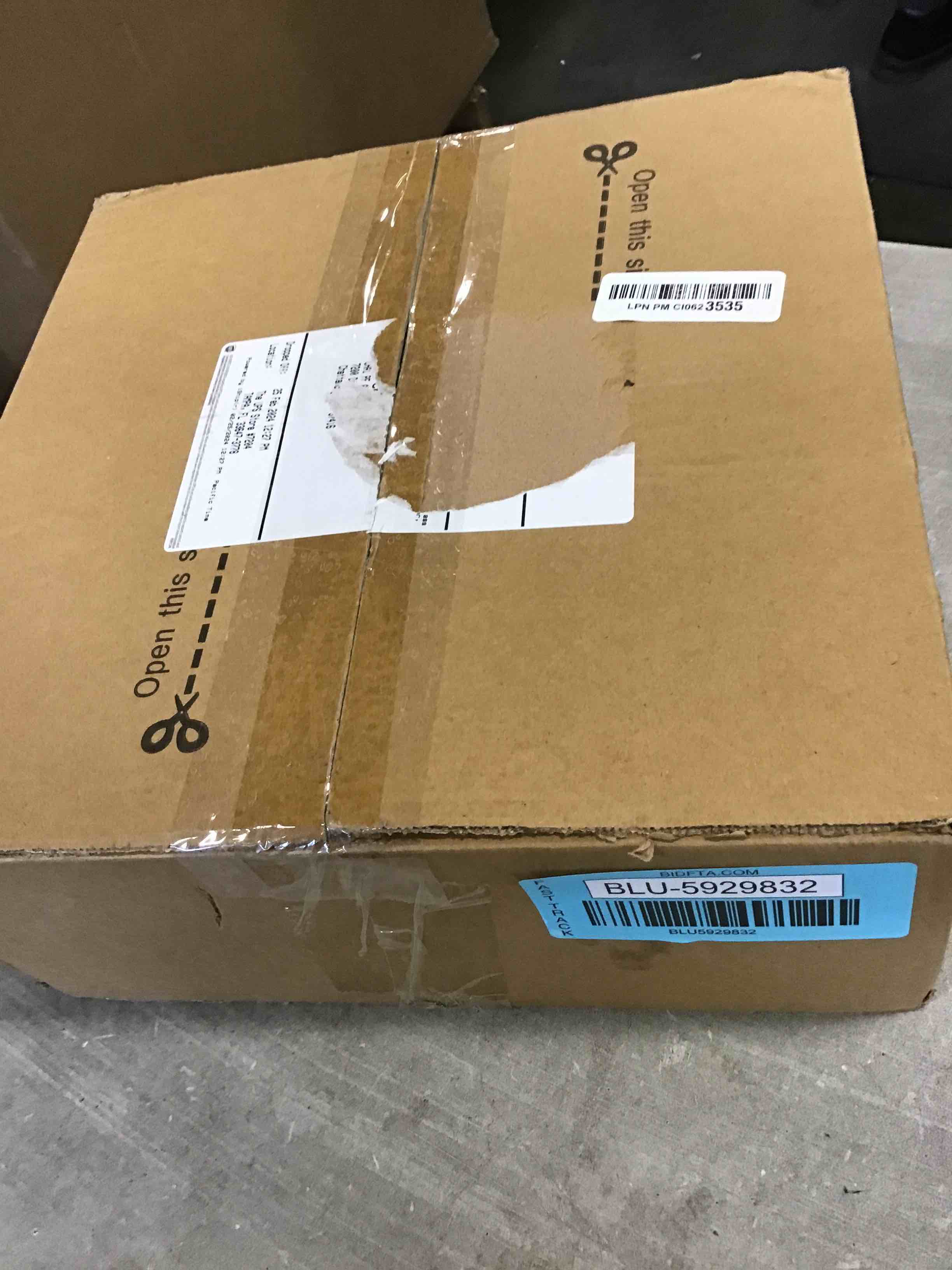 https://s3.amazonaws.com/lotting-images-prod/bidfta/BLU5929832_1710262867355.jpeg