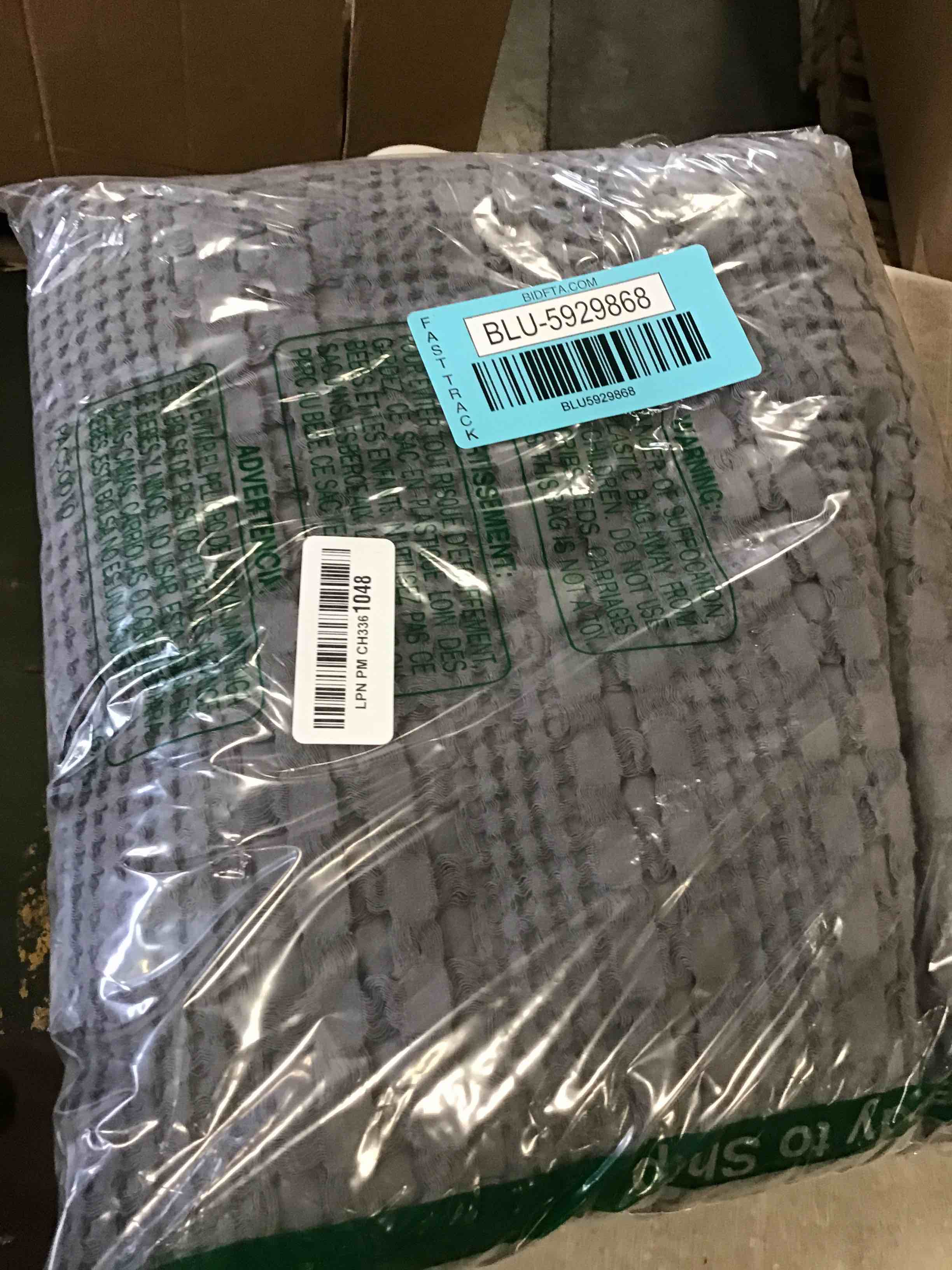 https://s3.amazonaws.com/lotting-images-prod/bidfta/BLU5929868_1710267920161.jpeg