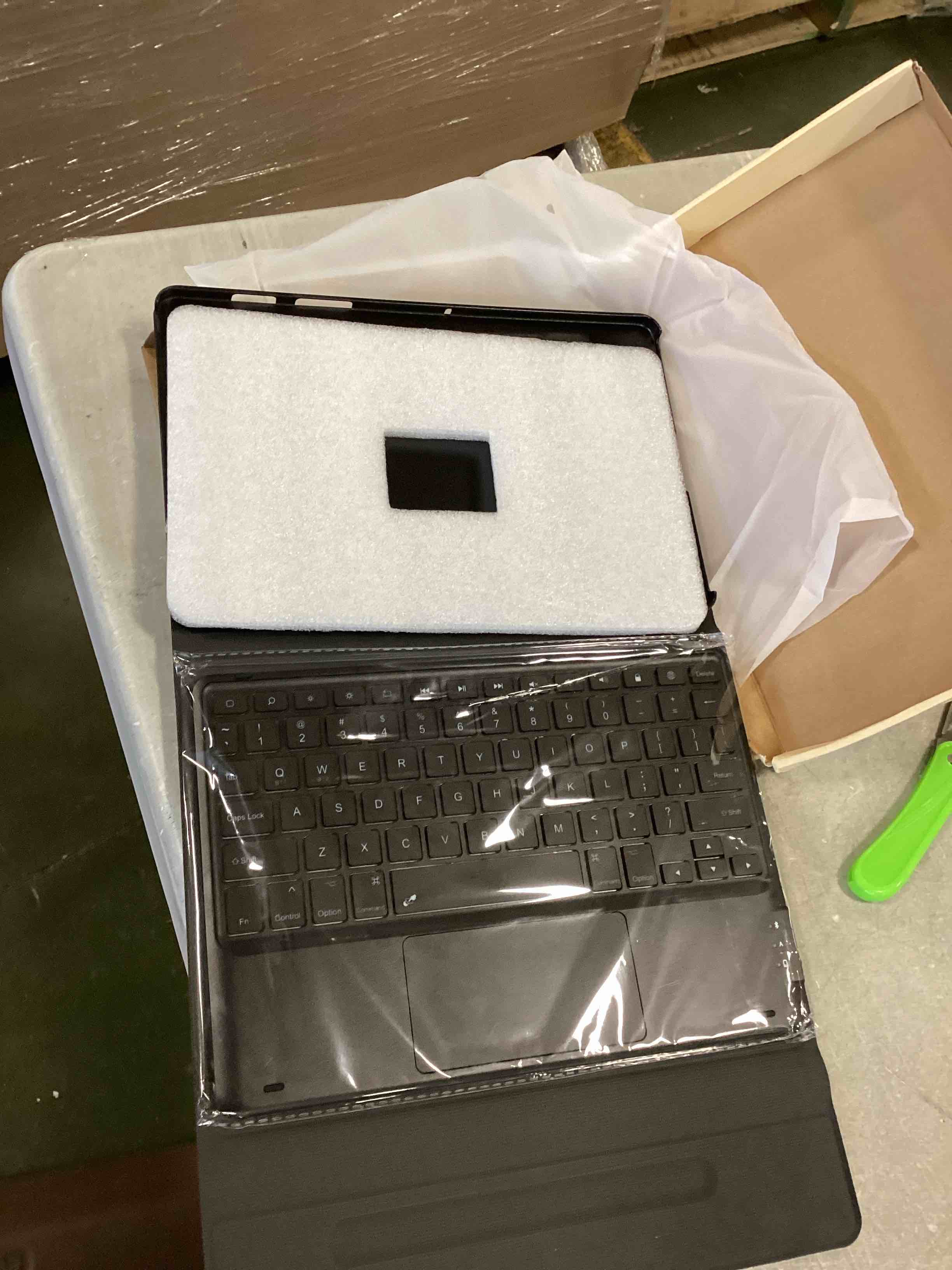 https://s3.amazonaws.com/lotting-images-prod/bidfta/BLU5929955_1709560723403.jpeg