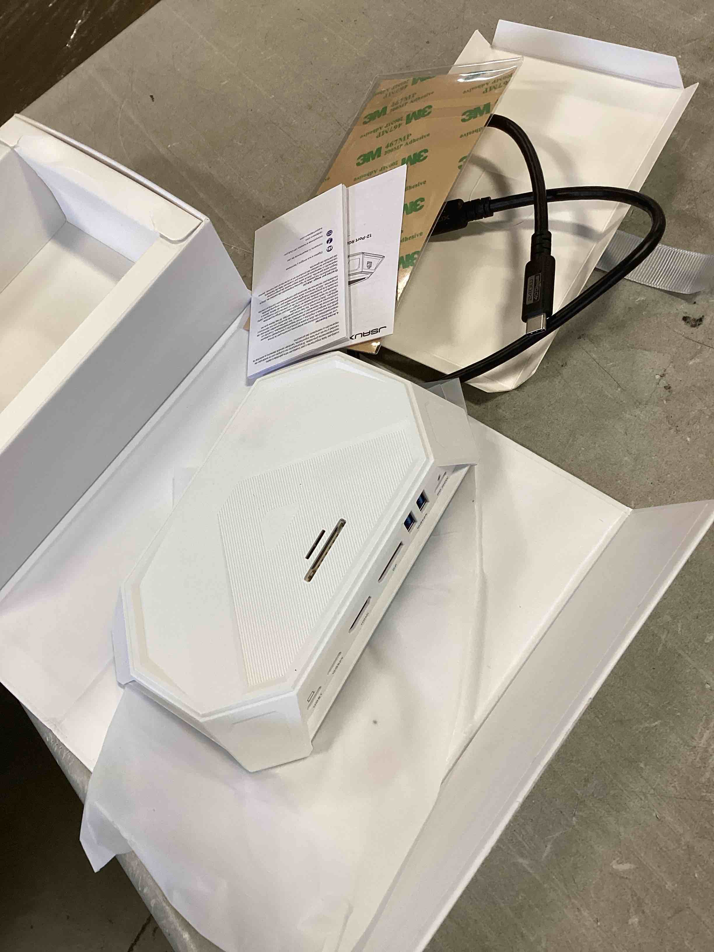 https://s3.amazonaws.com/lotting-images-prod/bidfta/BLU5929966_1709562600725.jpeg