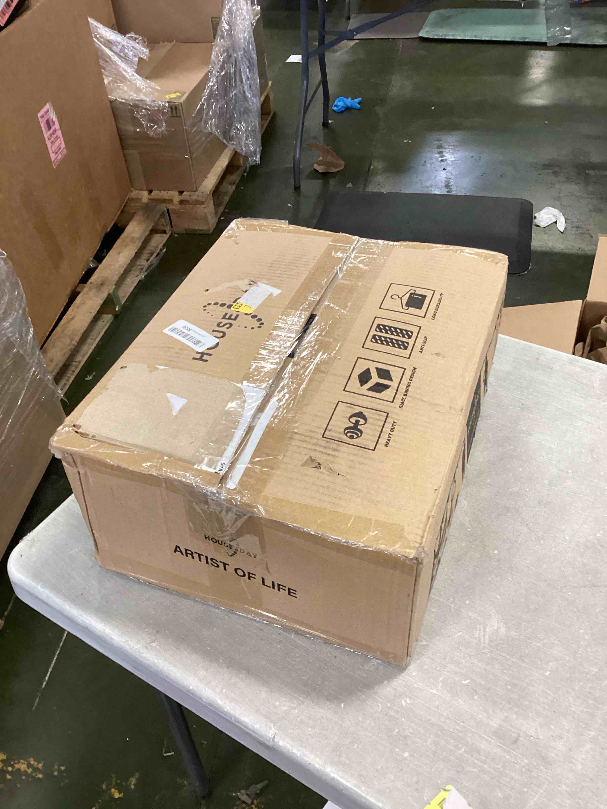 https://s3.amazonaws.com/lotting-images-prod/bidfta/BLU5929980_1709567926018.jpeg