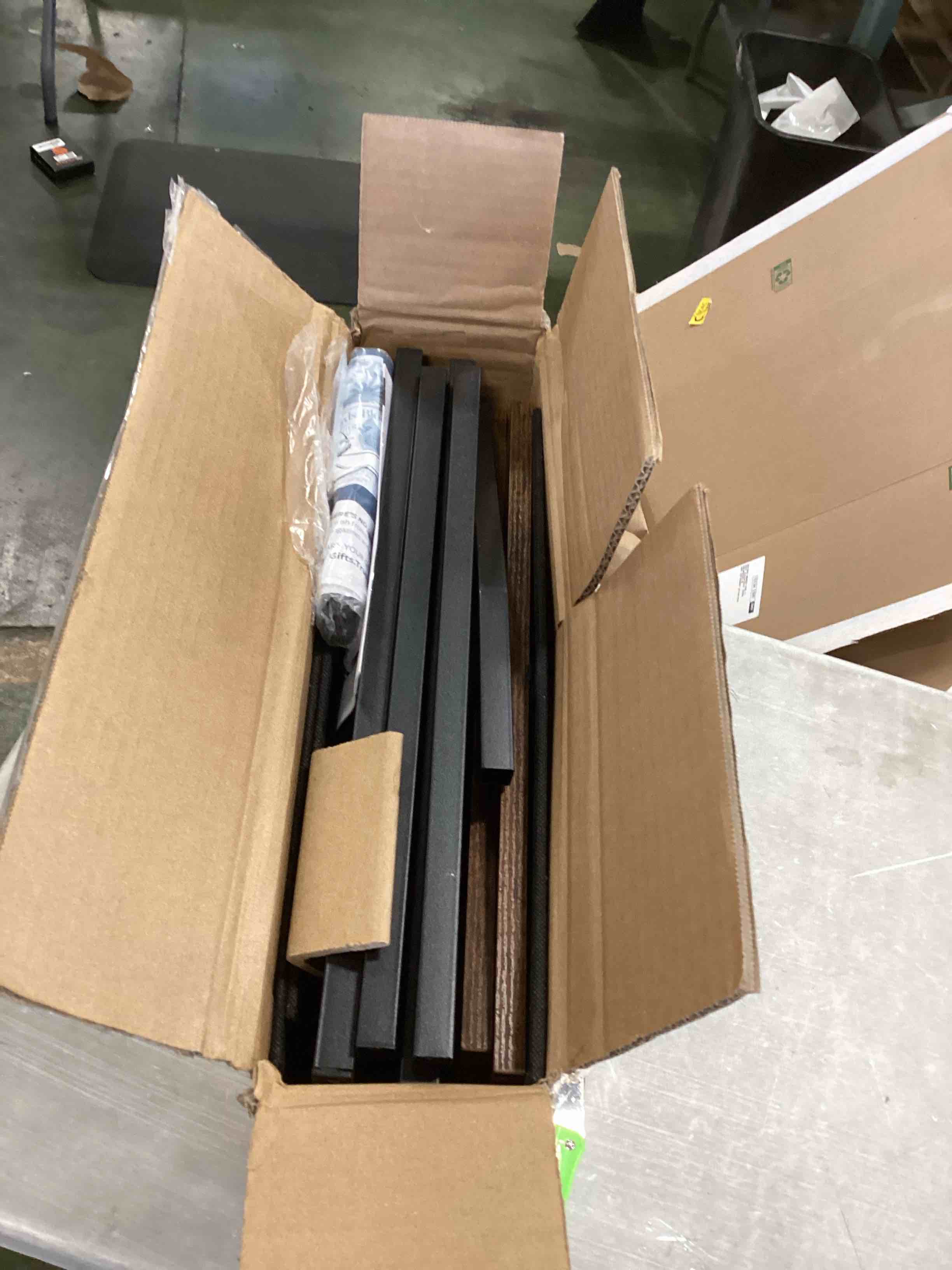 https://s3.amazonaws.com/lotting-images-prod/bidfta/BLU5929990_1709569955971.jpeg
