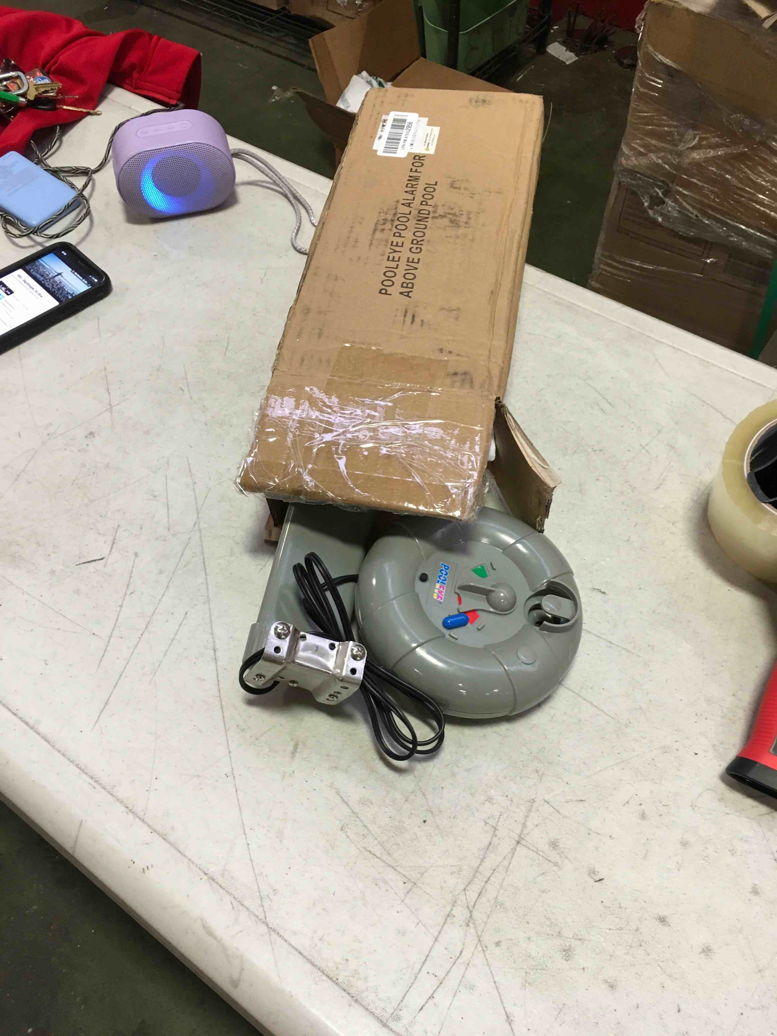 https://s3.amazonaws.com/lotting-images-prod/bidfta/BLU5933140_1709731121253.jpeg