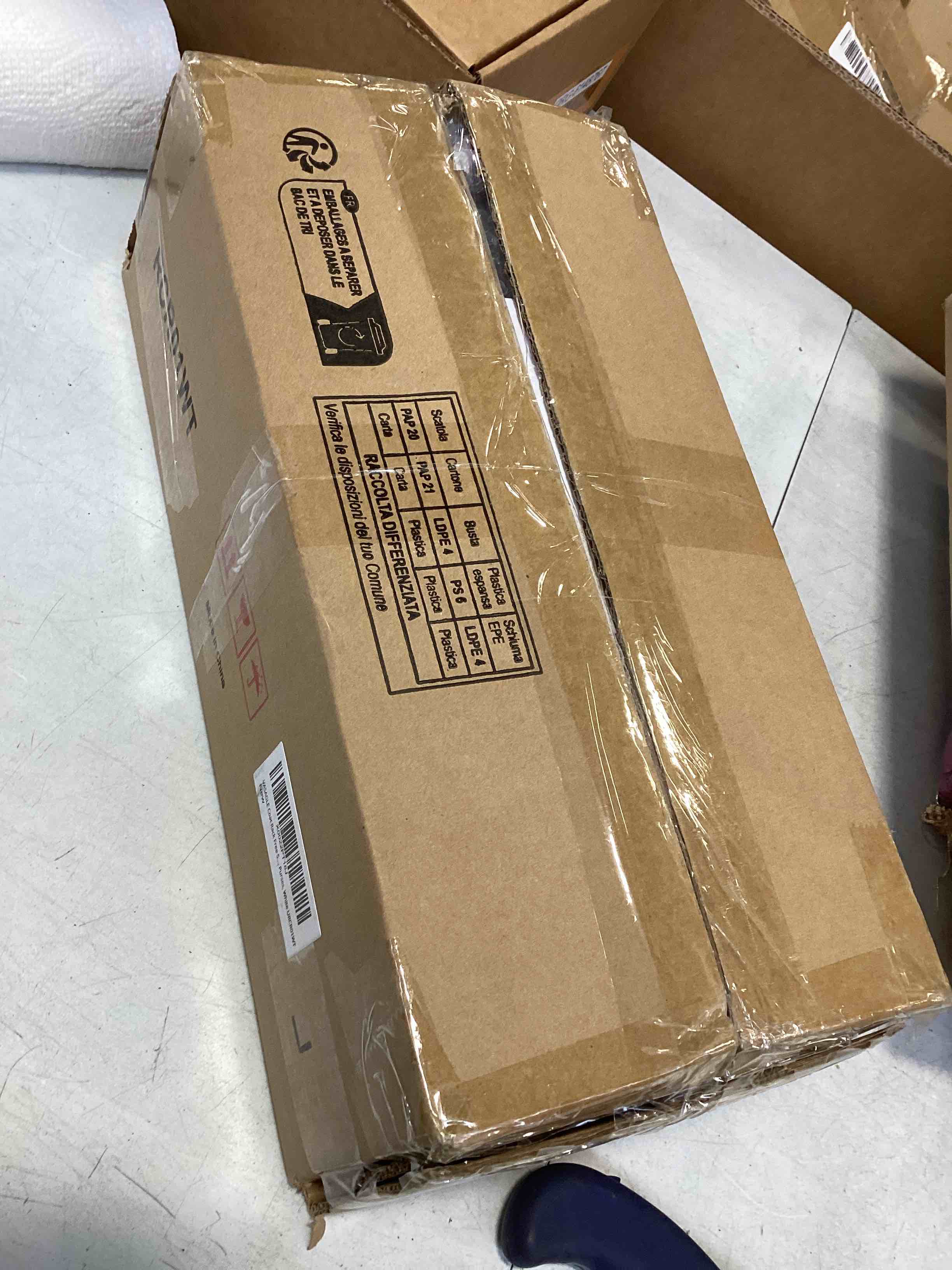 https://s3.amazonaws.com/lotting-images-prod/bidfta/BLU5933317_1709908902967.jpeg