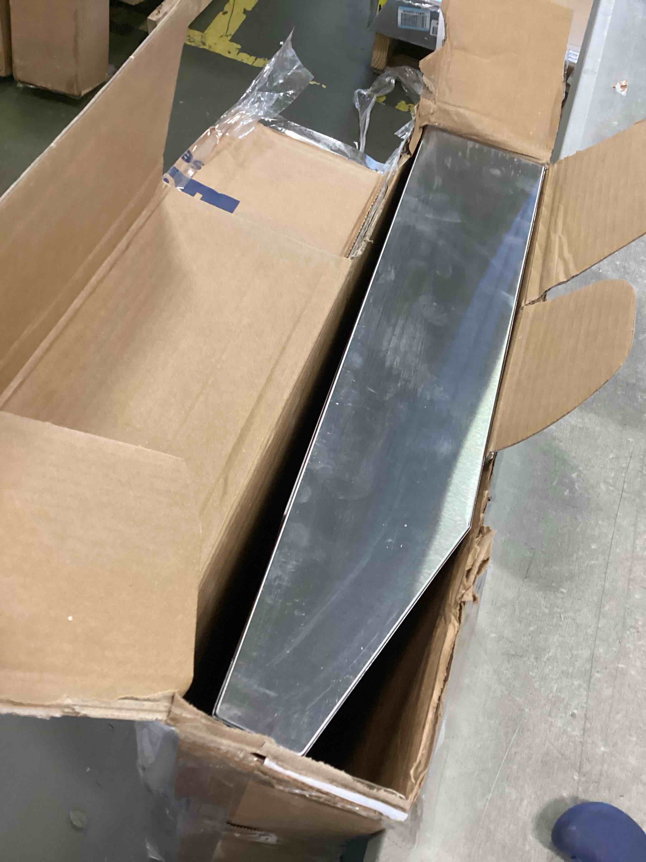 https://s3.amazonaws.com/lotting-images-prod/bidfta/BLU5933570_1710605081878.jpeg