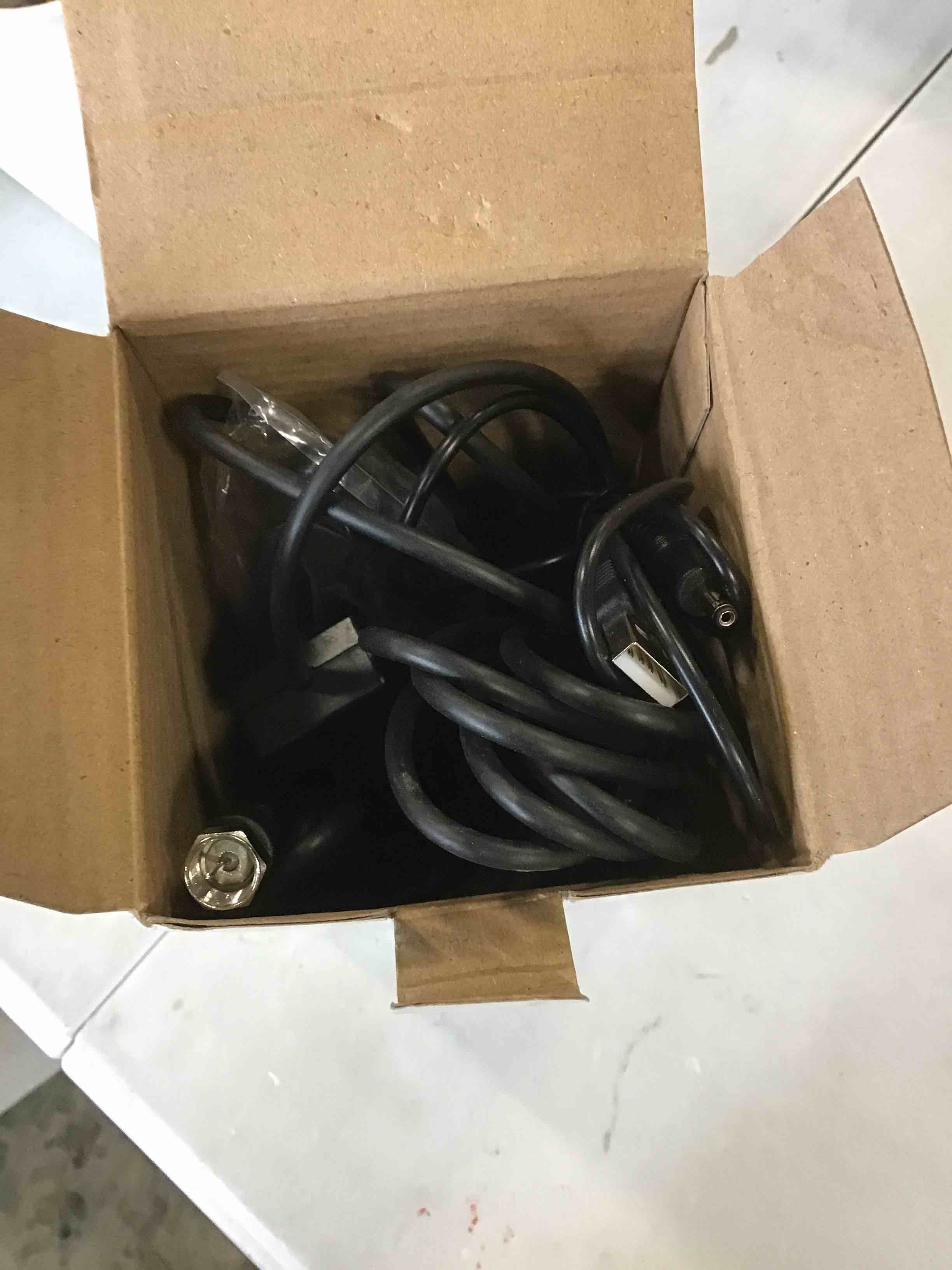 https://s3.amazonaws.com/lotting-images-prod/bidfta/BLU5934029_1715015861817.jpeg