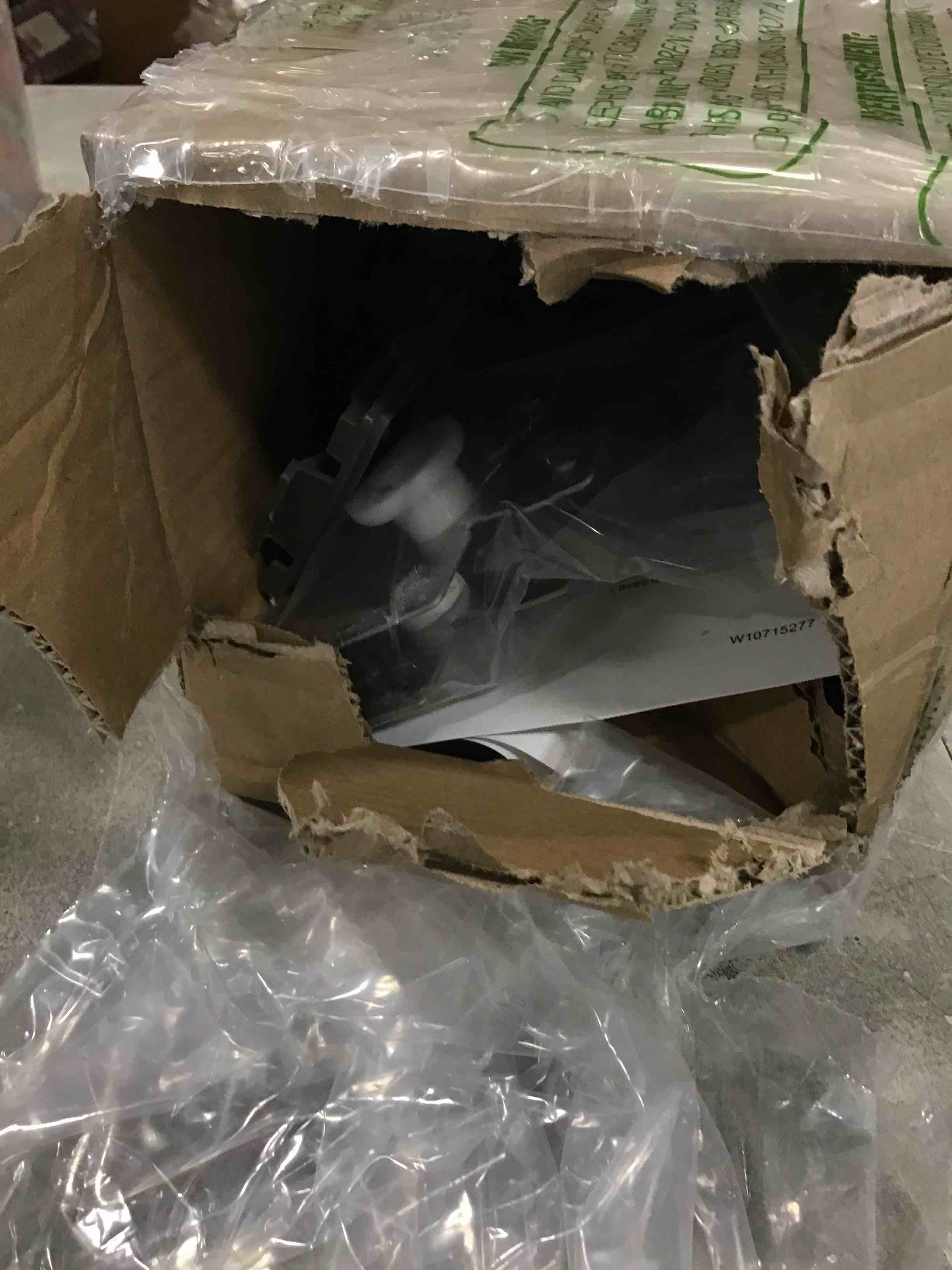 https://s3.amazonaws.com/lotting-images-prod/bidfta/BLU5935420_1709758879911.jpeg
