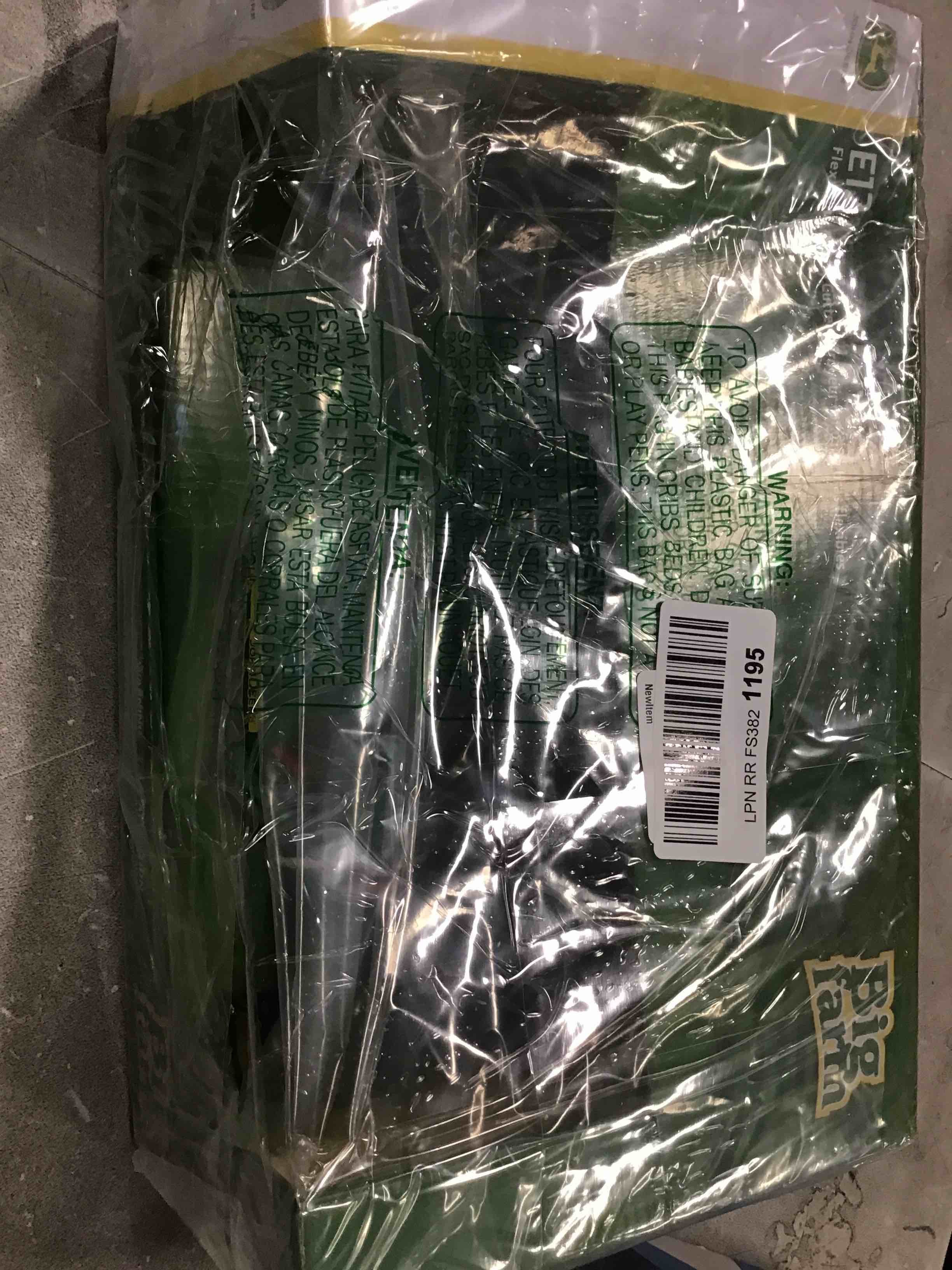 https://s3.amazonaws.com/lotting-images-prod/bidfta/BLU5935438_1709814501917.jpeg