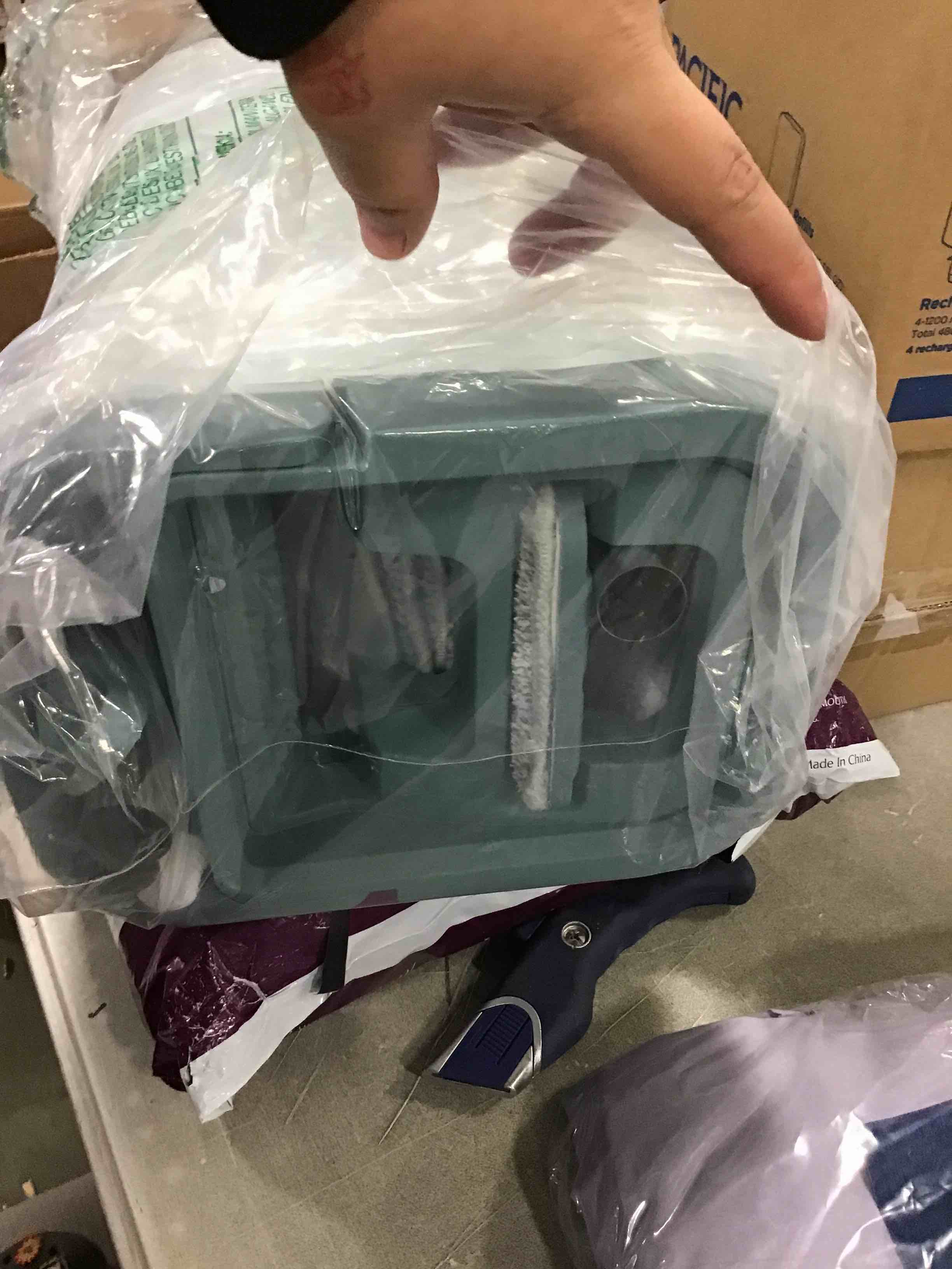 https://s3.amazonaws.com/lotting-images-prod/bidfta/BLU5935900_1709907897989.jpeg