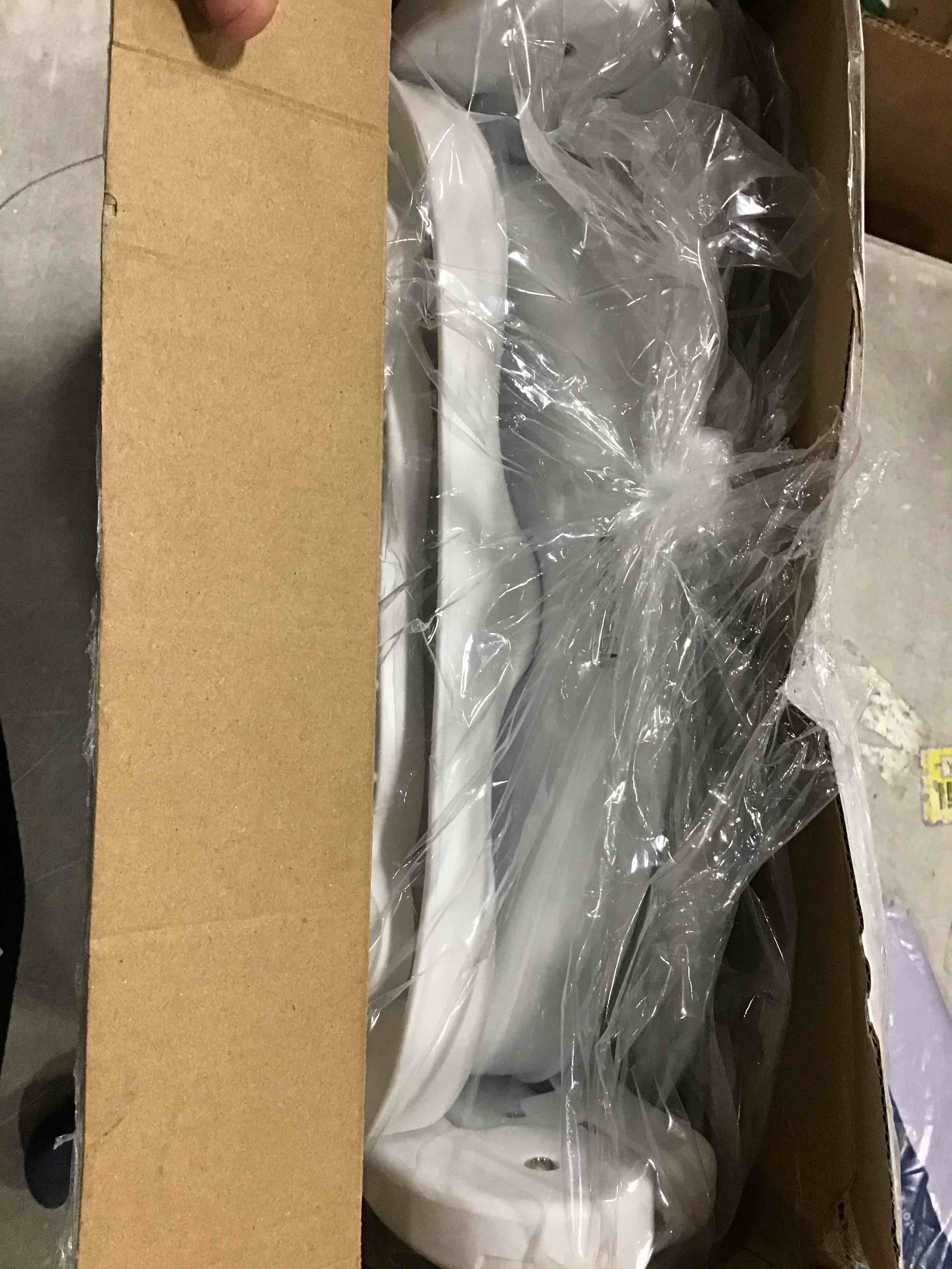 https://s3.amazonaws.com/lotting-images-prod/bidfta/BLU5935928_1709909572346.jpeg