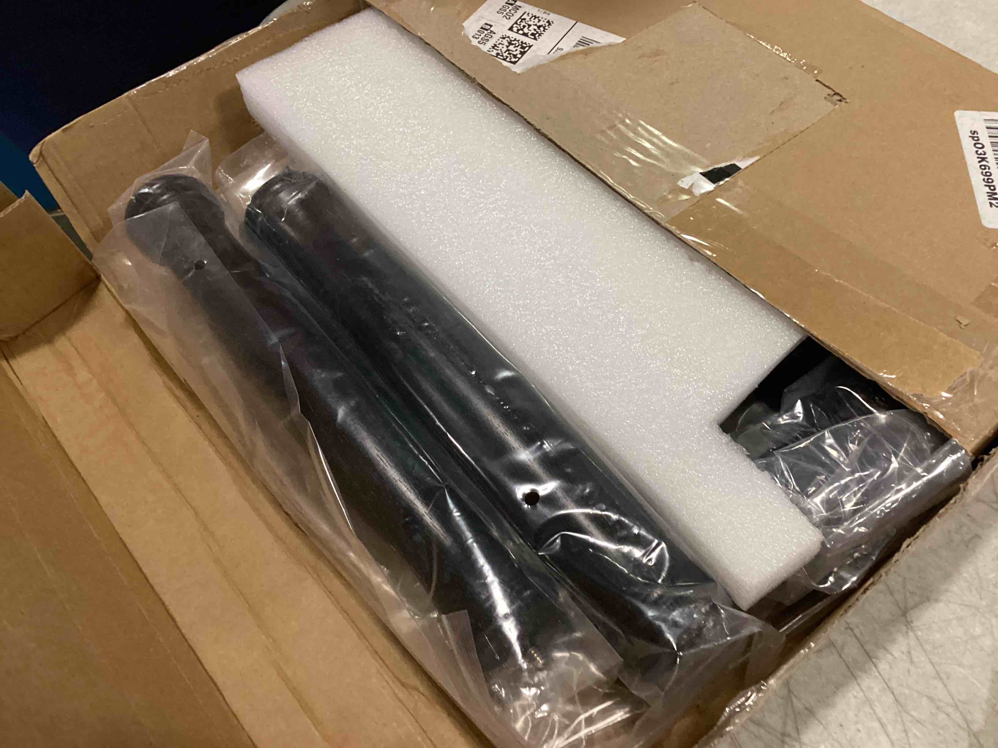https://s3.amazonaws.com/lotting-images-prod/bidfta/BLU5936199_1707159329488.jpeg