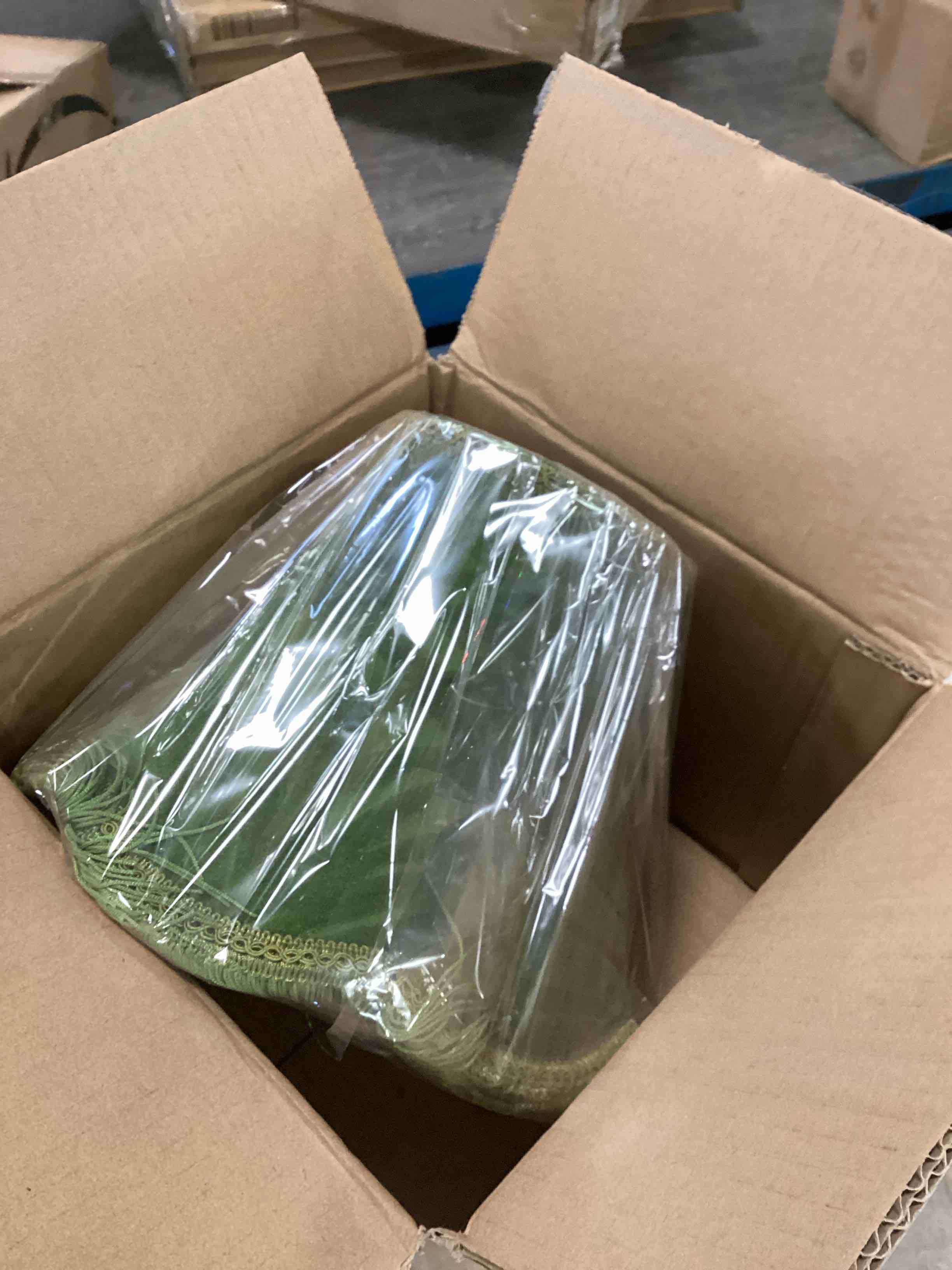https://s3.amazonaws.com/lotting-images-prod/bidfta/BLU5936300_1707167699789.jpeg
