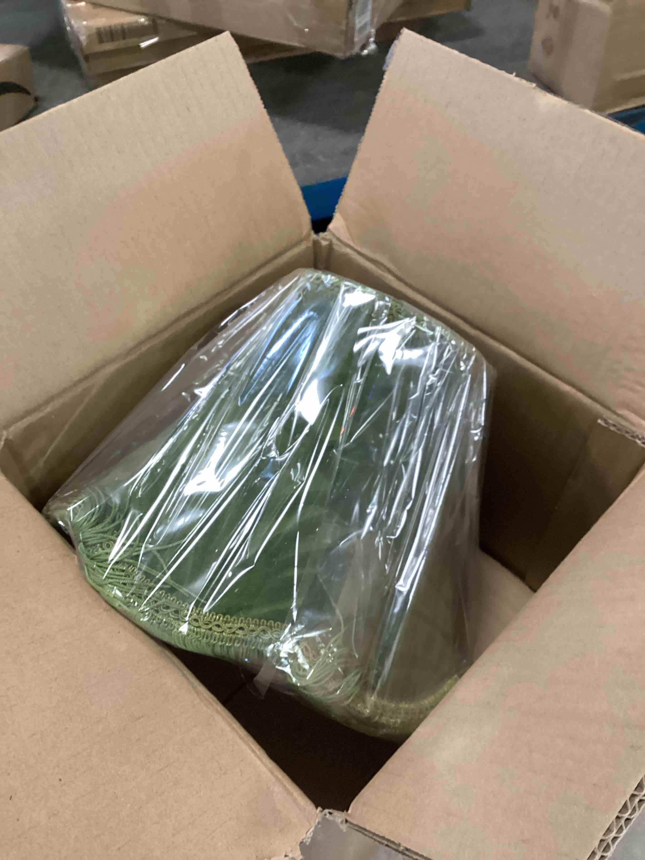 https://s3.amazonaws.com/lotting-images-prod/bidfta/BLU5936300_1707167700505.jpeg