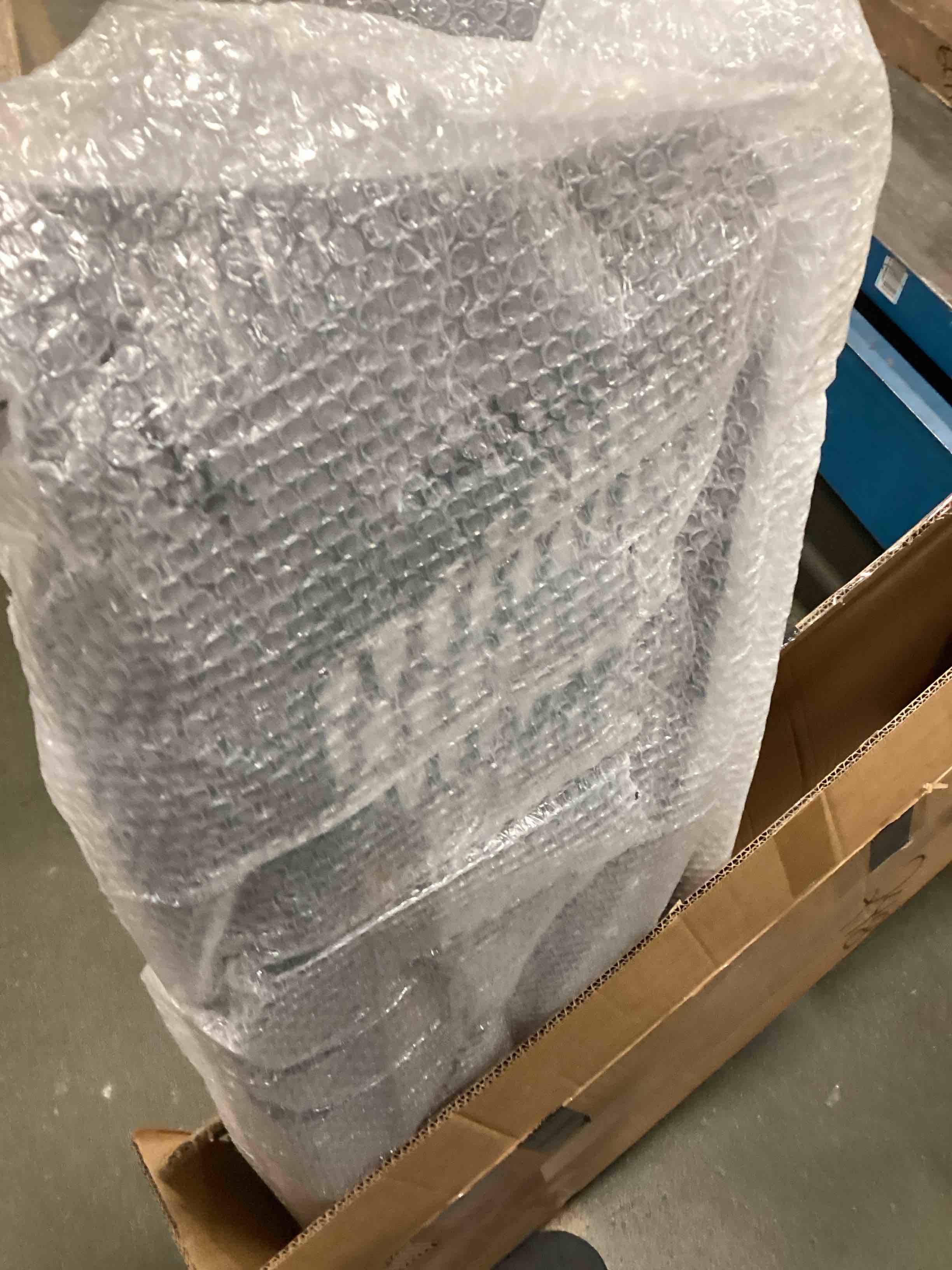 https://s3.amazonaws.com/lotting-images-prod/bidfta/BLU5936350_1707224700860.jpeg
