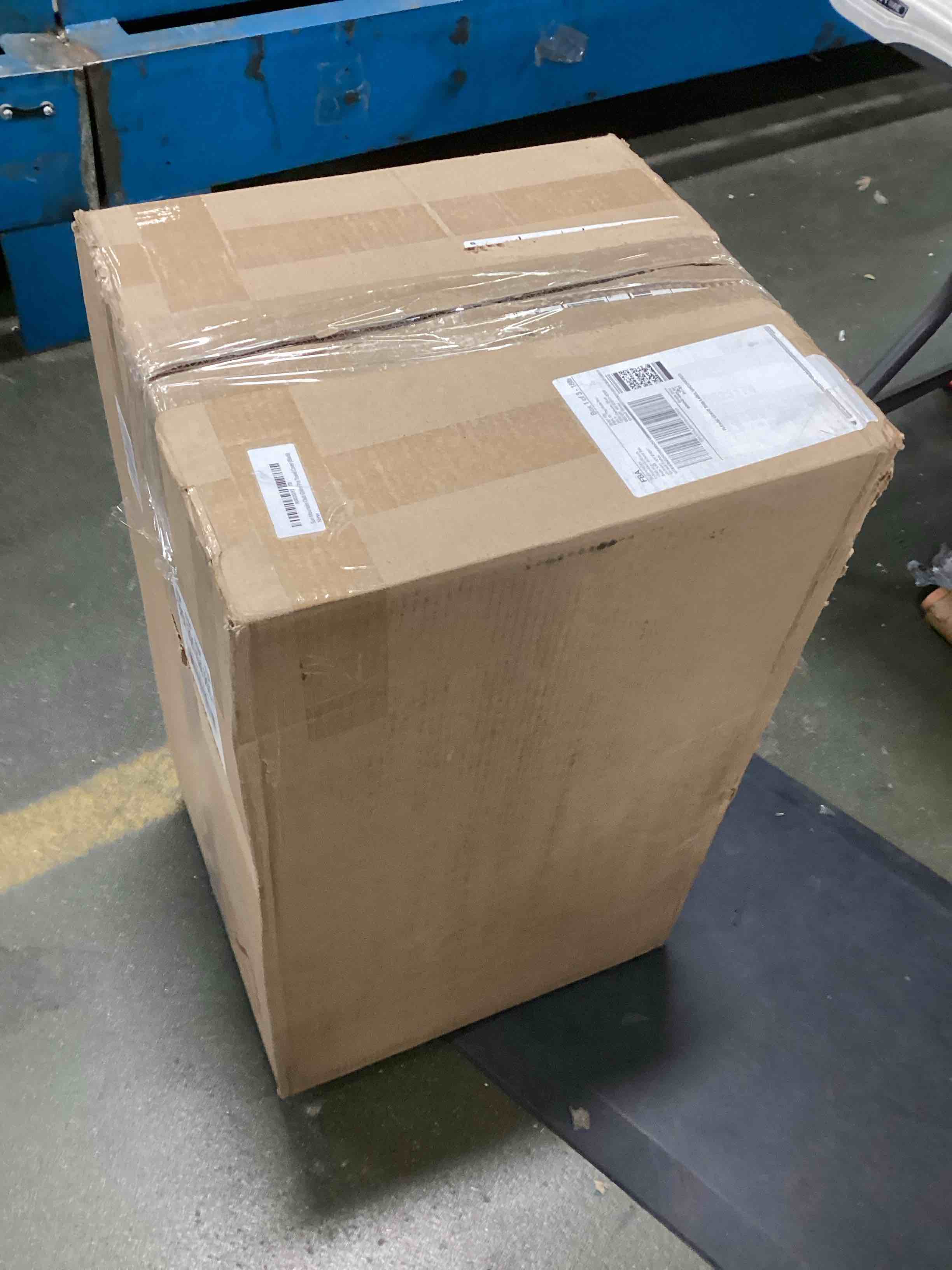 https://s3.amazonaws.com/lotting-images-prod/bidfta/BLU5936396_1707227839760.jpeg