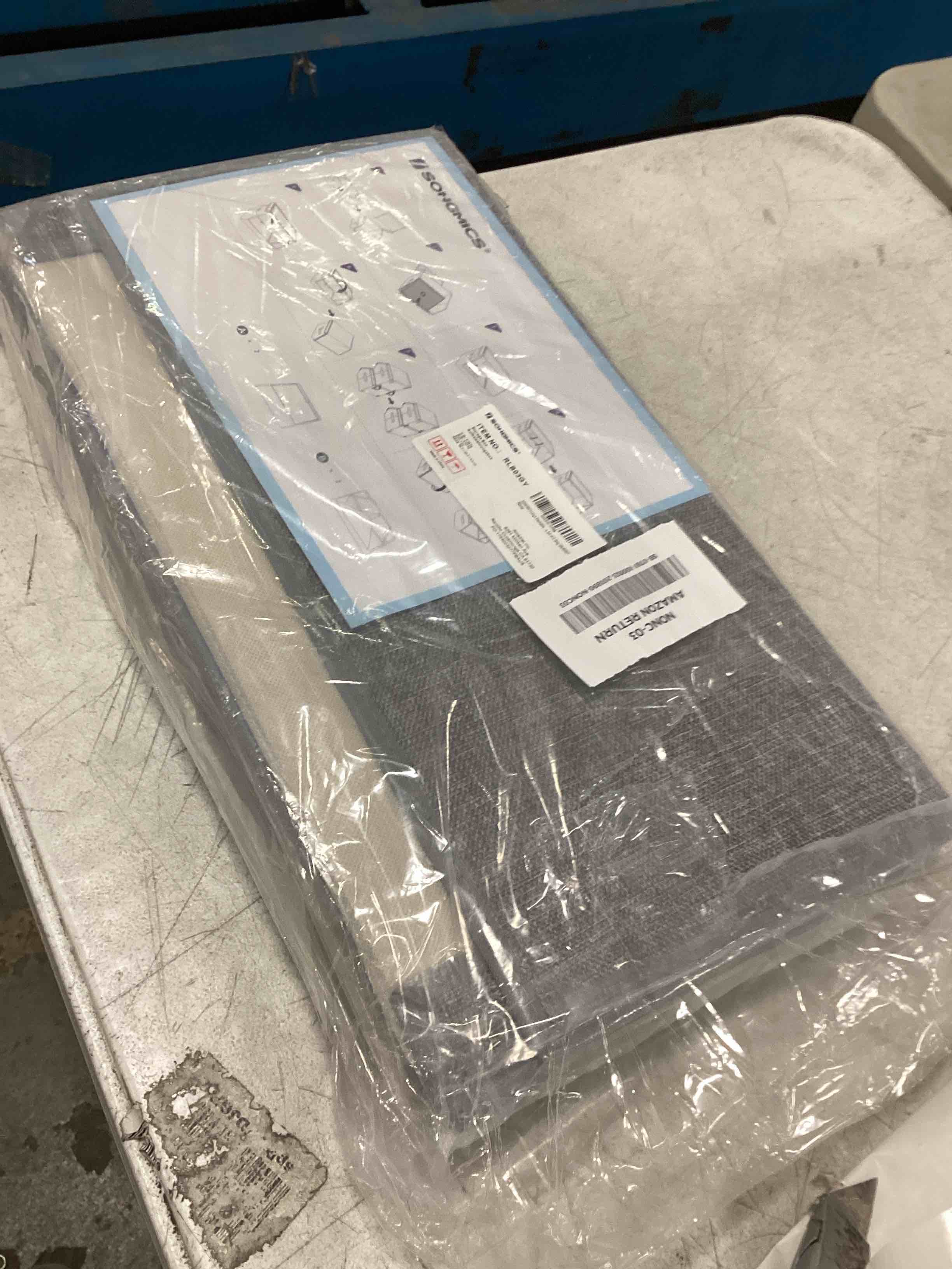 https://s3.amazonaws.com/lotting-images-prod/bidfta/BLU5936407_1707228640824.jpeg