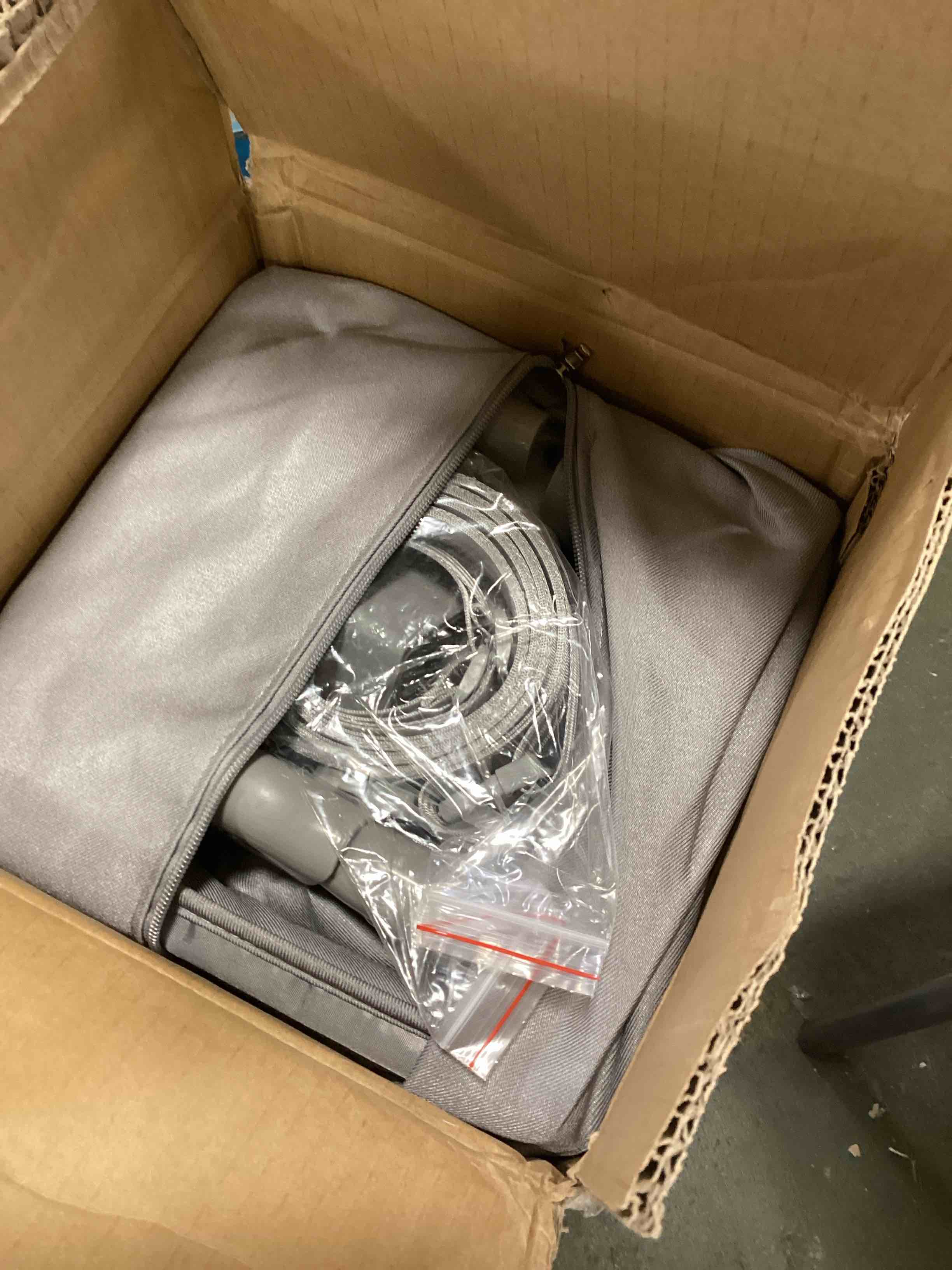 https://s3.amazonaws.com/lotting-images-prod/bidfta/BLU5936483_1707236596847.jpeg
