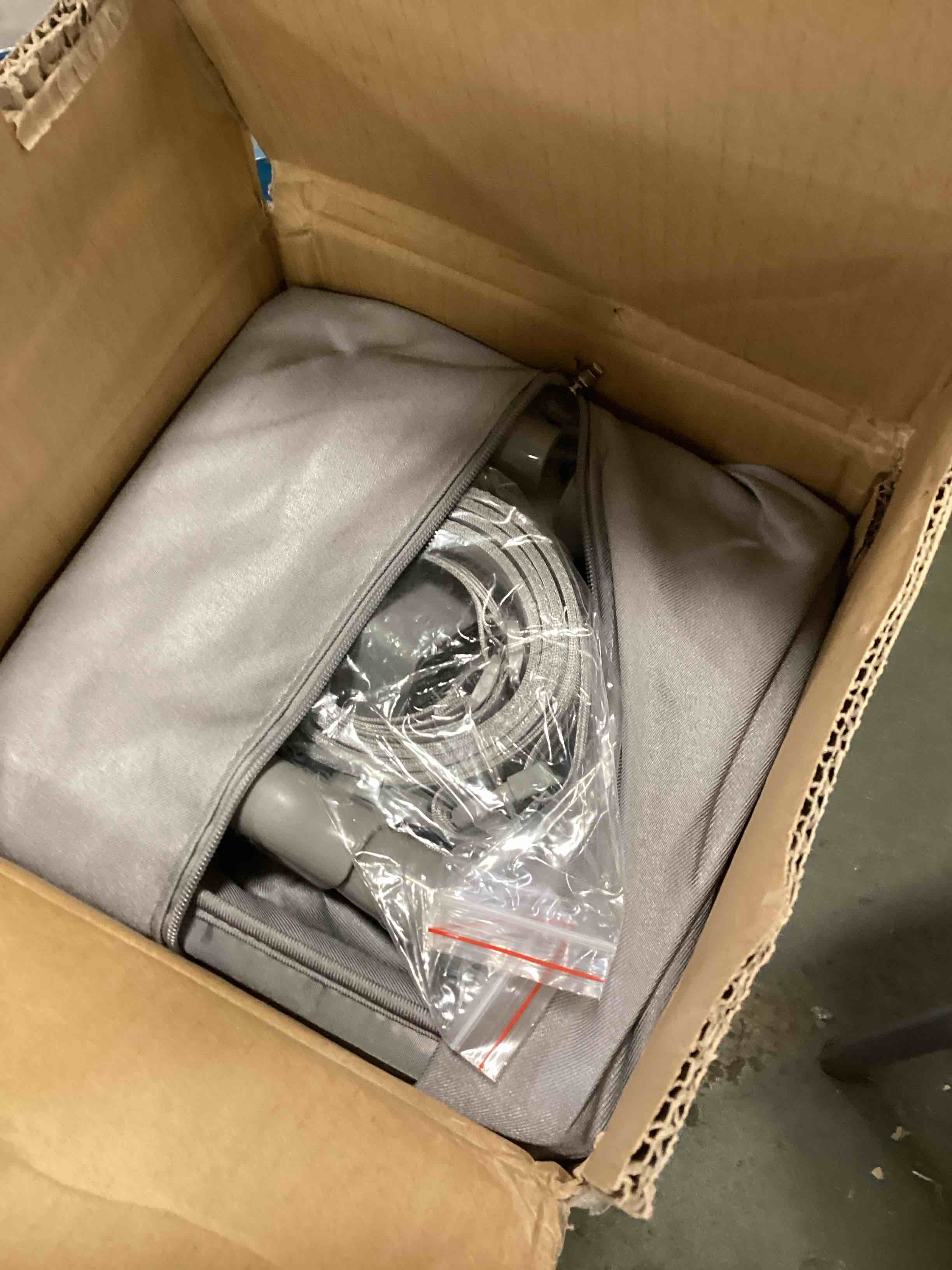 https://s3.amazonaws.com/lotting-images-prod/bidfta/BLU5936483_1707236597612.jpeg