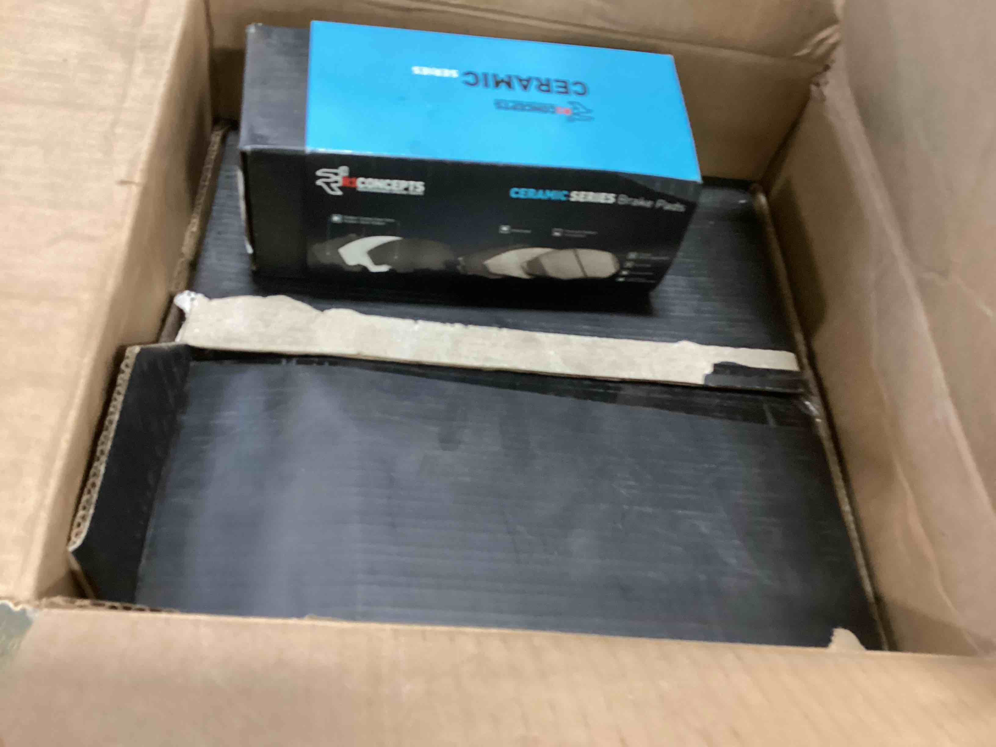 https://s3.amazonaws.com/lotting-images-prod/bidfta/BLU5936601_1707248421588.jpeg