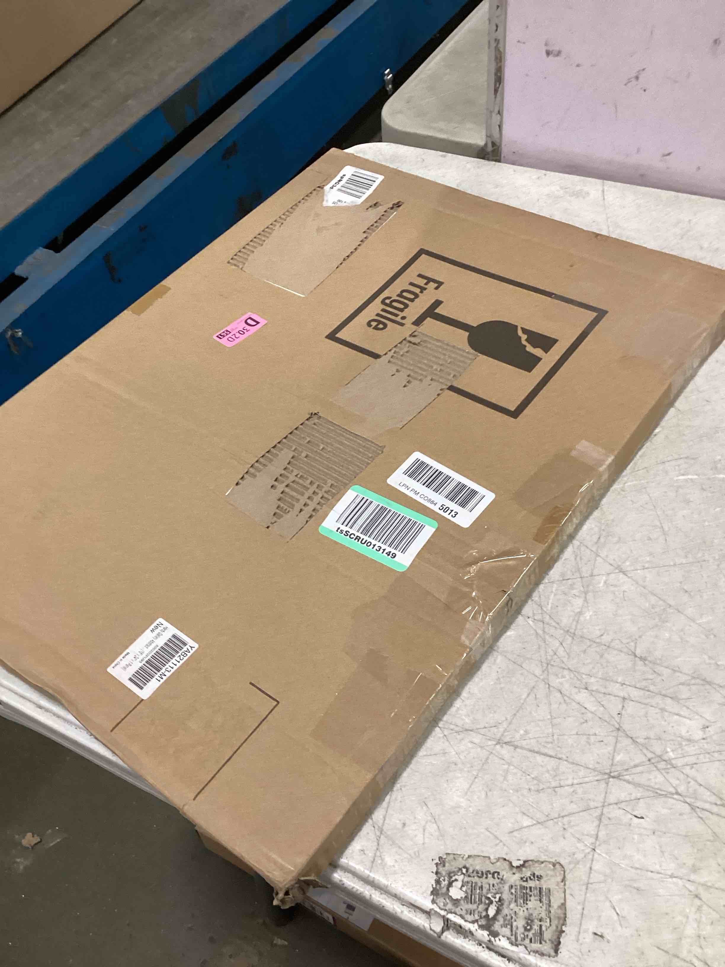 https://s3.amazonaws.com/lotting-images-prod/bidfta/BLU5936969_1707311503403.jpeg