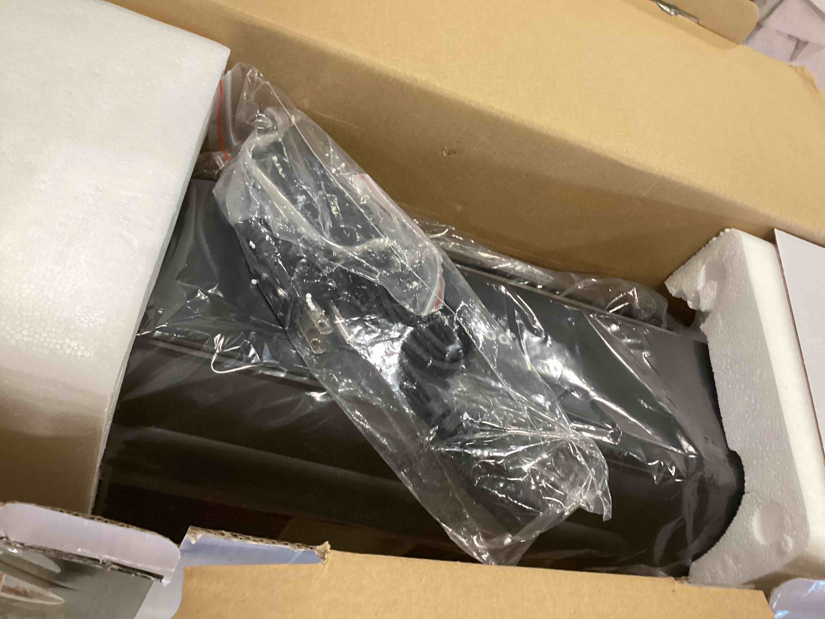 https://s3.amazonaws.com/lotting-images-prod/bidfta/BLU5937000_1707313849347.jpeg