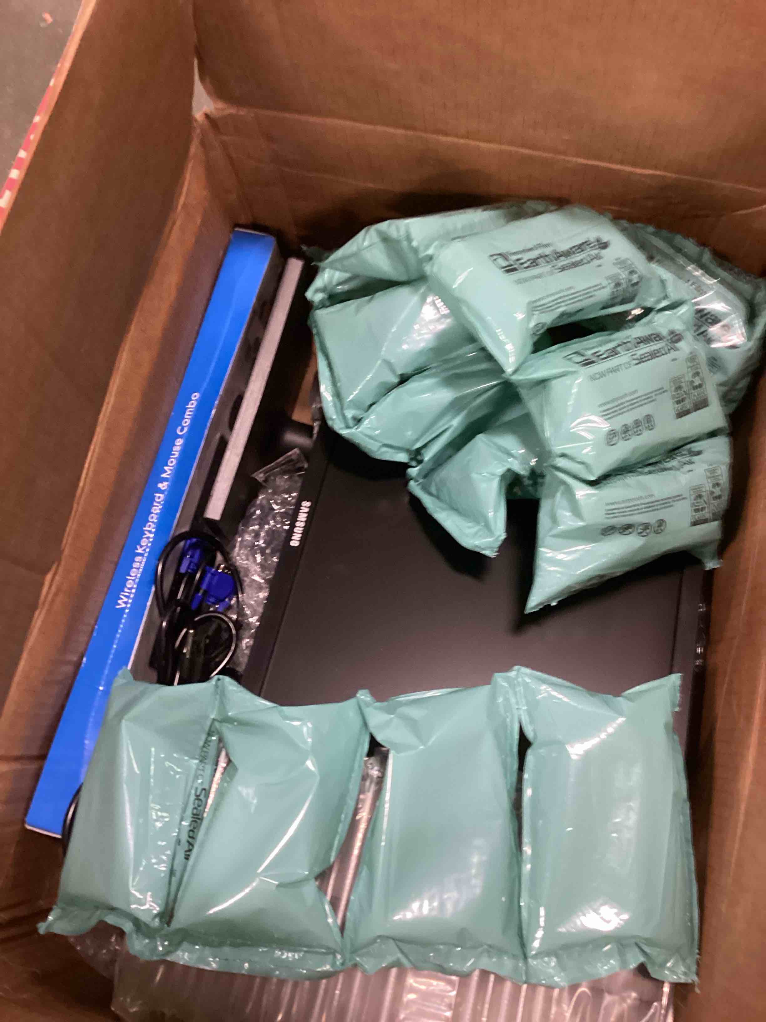 https://s3.amazonaws.com/lotting-images-prod/bidfta/BLU5937027_1707315966411.jpeg