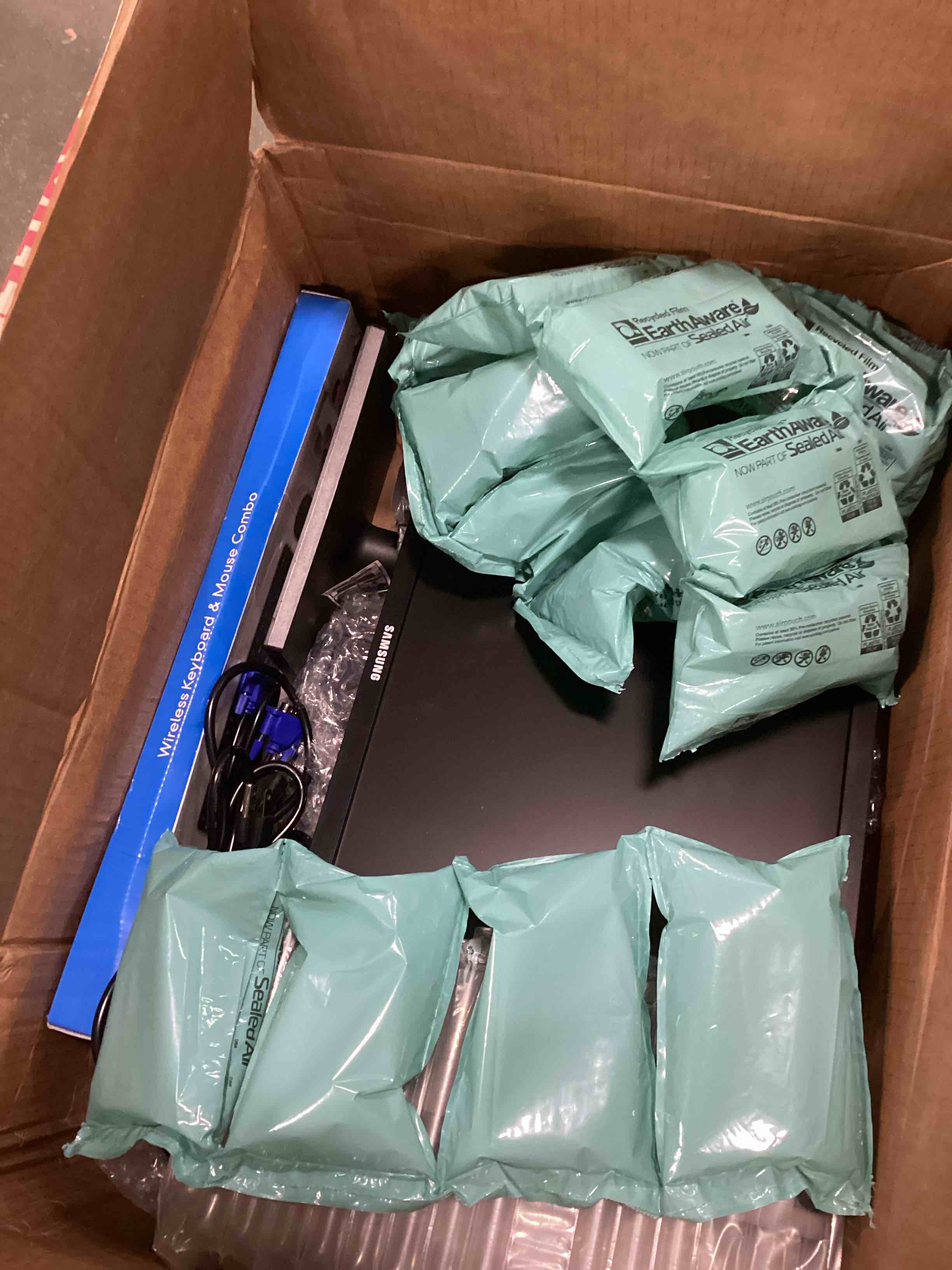 https://s3.amazonaws.com/lotting-images-prod/bidfta/BLU5937027_1707315967123.jpeg