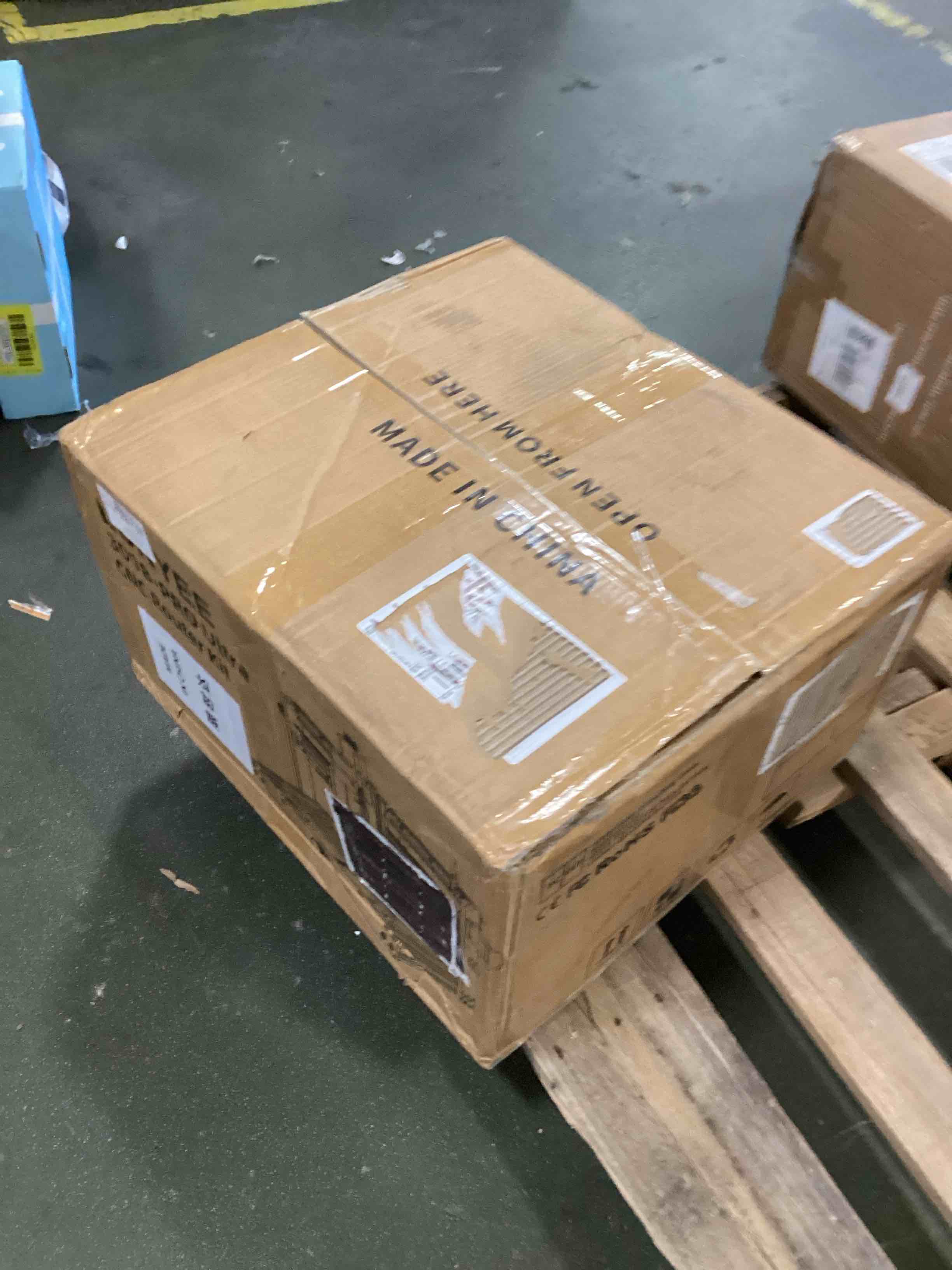 https://s3.amazonaws.com/lotting-images-prod/bidfta/BLU5937043_1707317201375.jpeg