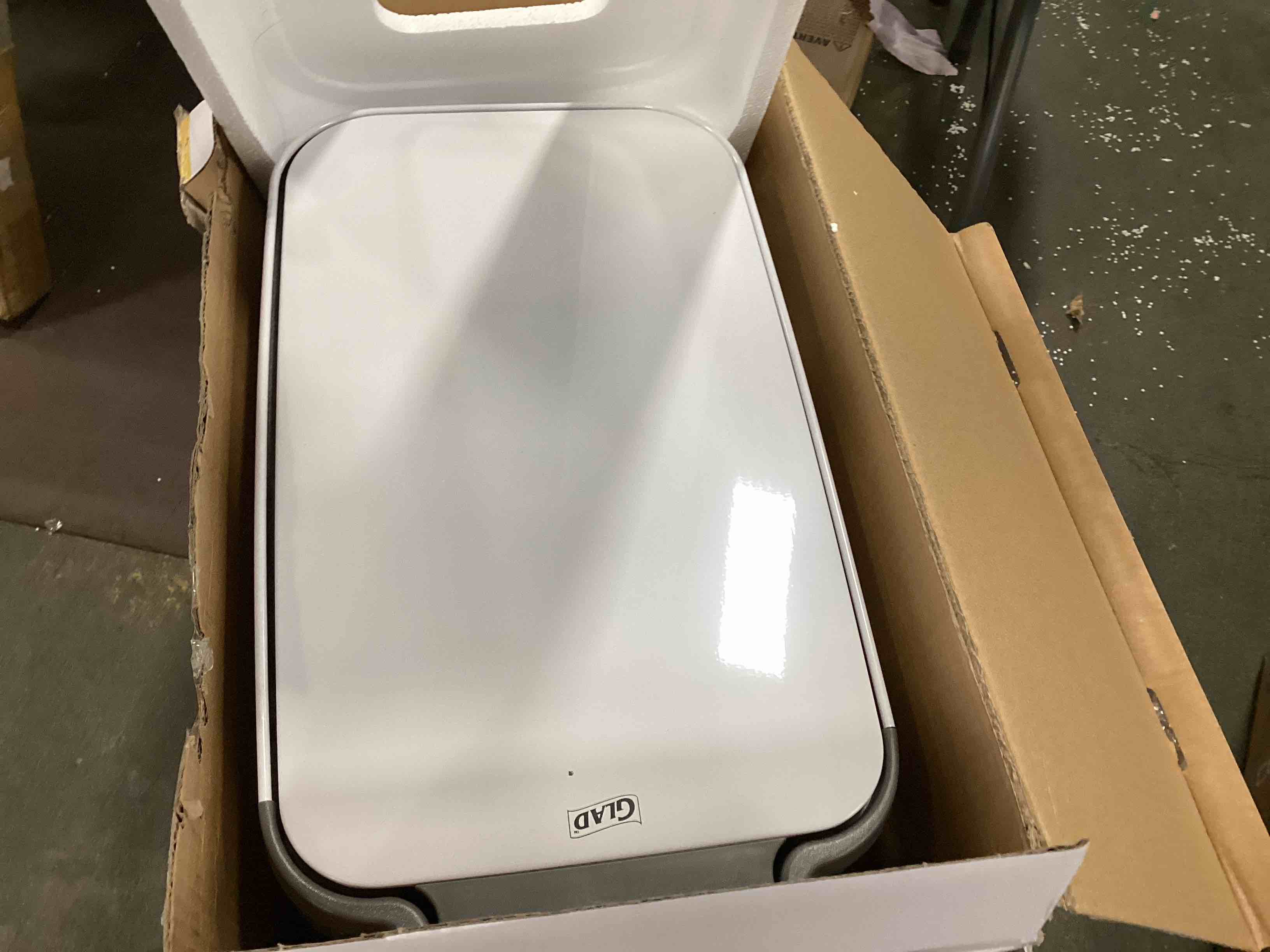 https://s3.amazonaws.com/lotting-images-prod/bidfta/BLU5937381_1707401585275.jpeg
