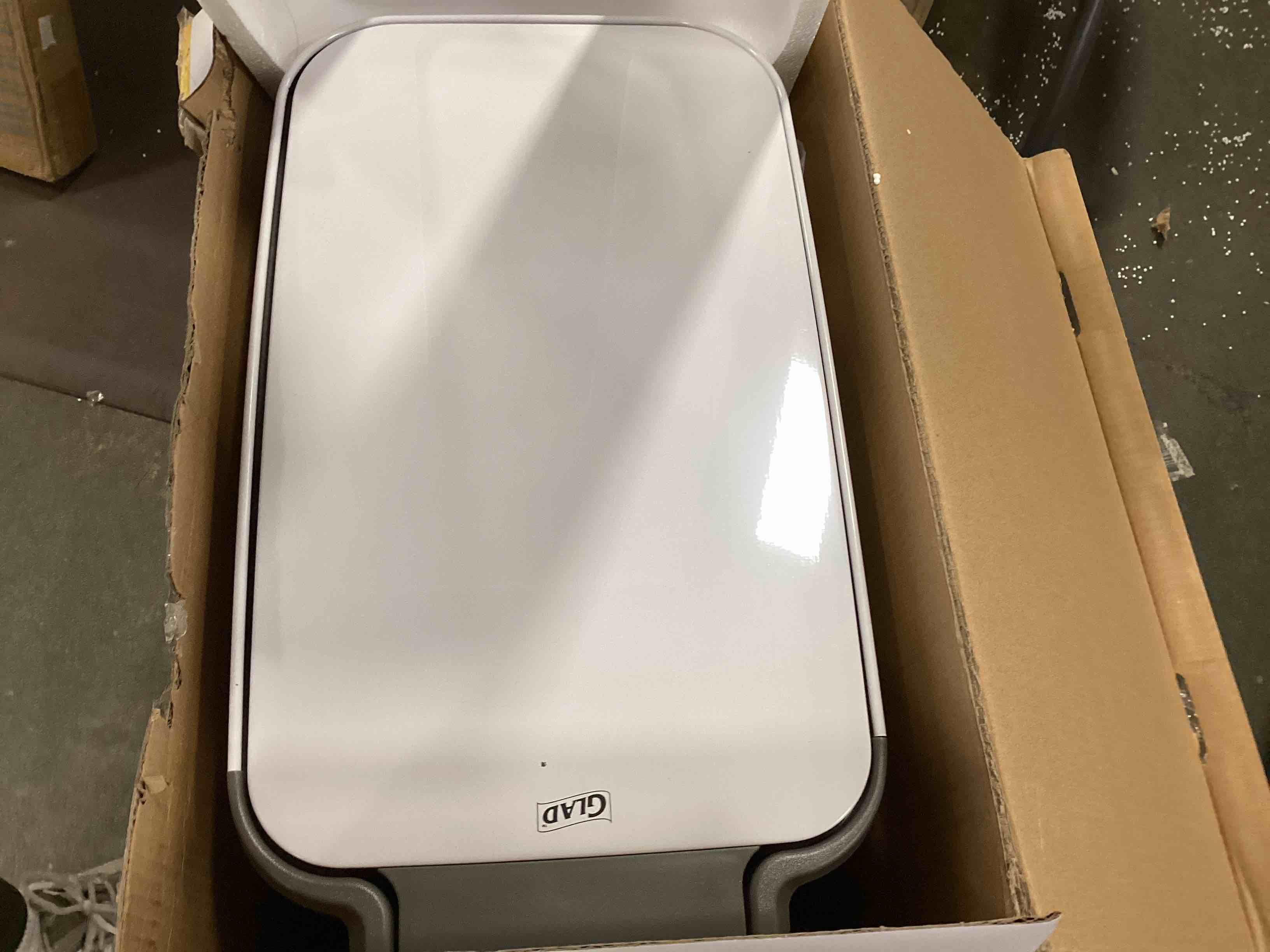 https://s3.amazonaws.com/lotting-images-prod/bidfta/BLU5937381_1707401586130.jpeg