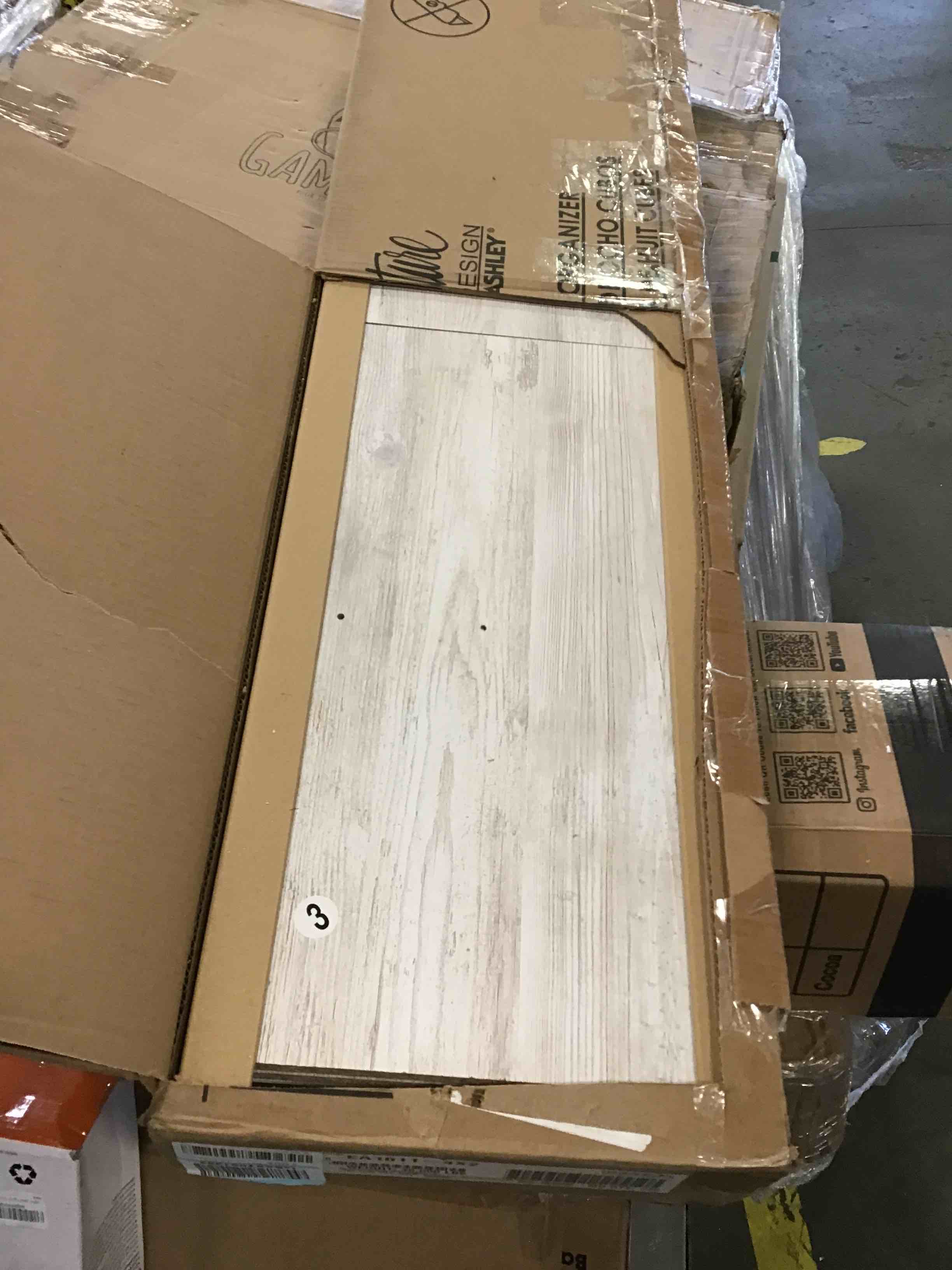 https://s3.amazonaws.com/lotting-images-prod/bidfta/BLU5937495_1707067243480.jpeg