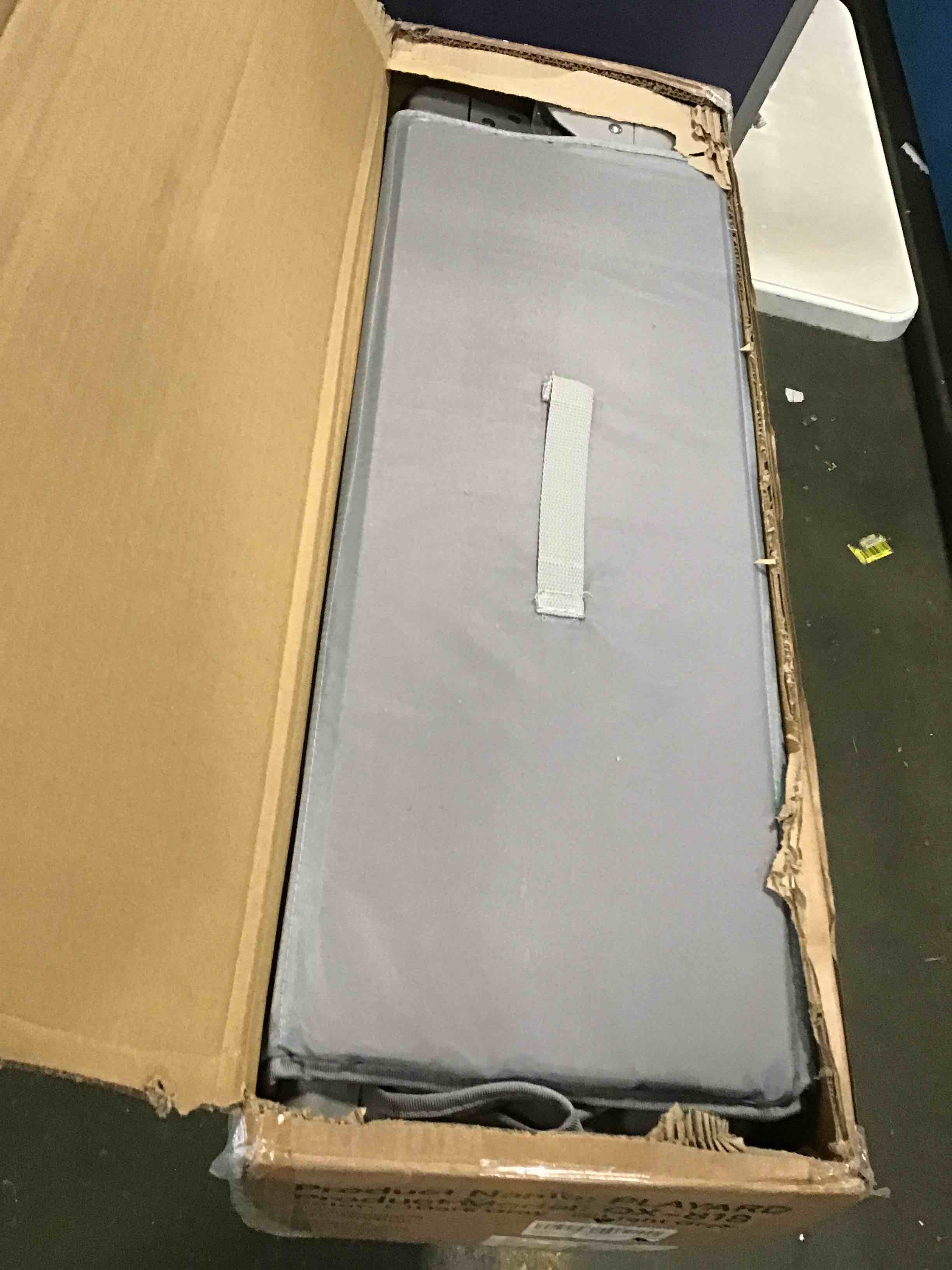 https://s3.amazonaws.com/lotting-images-prod/bidfta/BLU5937562_1707080882373.jpeg