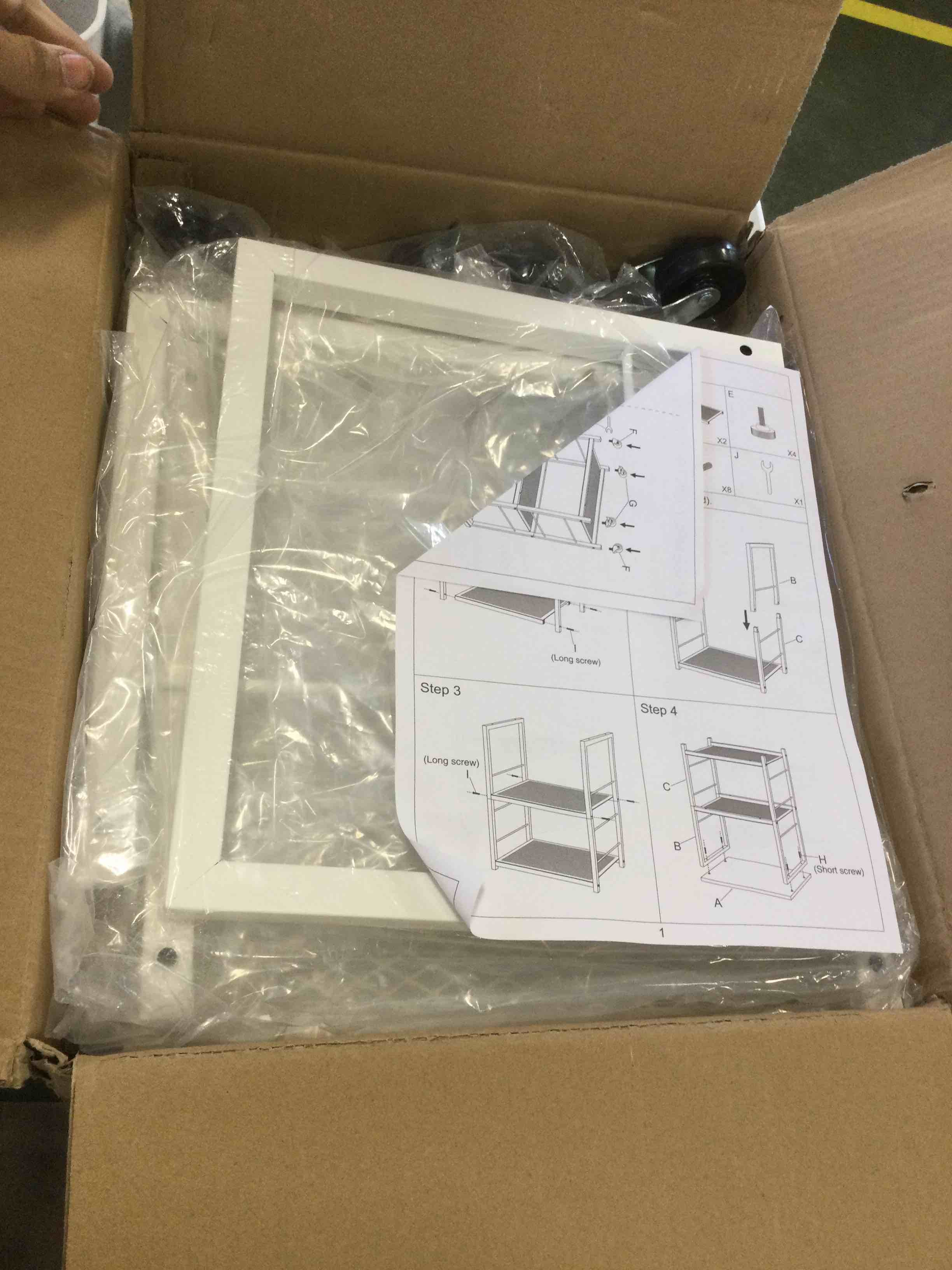 https://s3.amazonaws.com/lotting-images-prod/bidfta/BLU5937860_1707401703726.jpeg