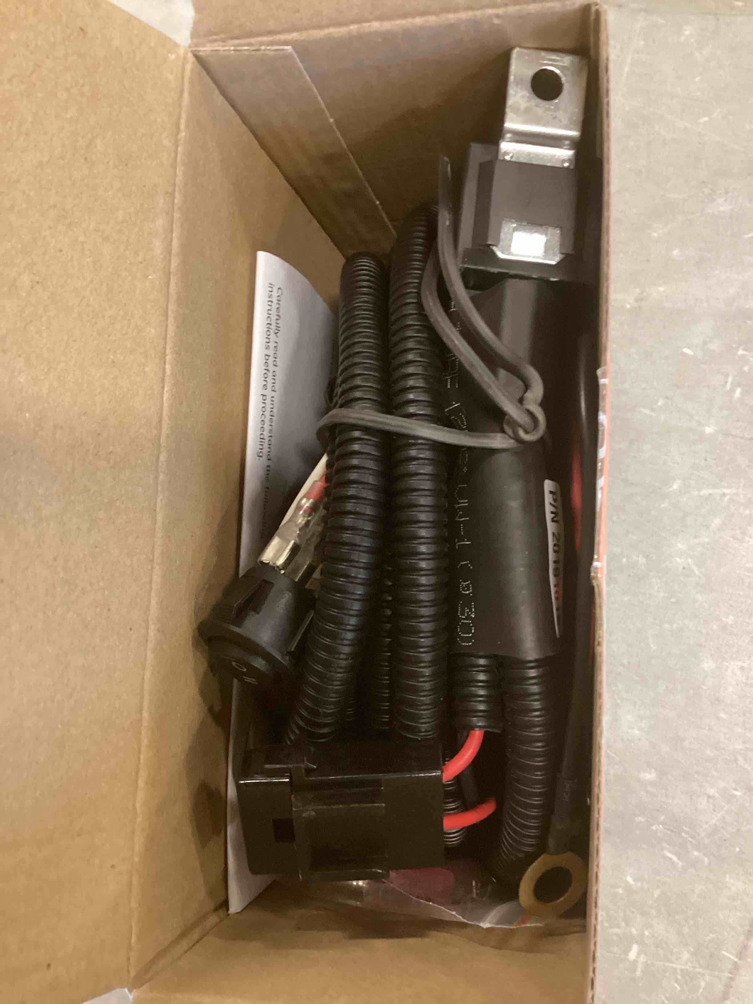 https://s3.amazonaws.com/lotting-images-prod/bidfta/BLU5938022_1708374305787.jpeg