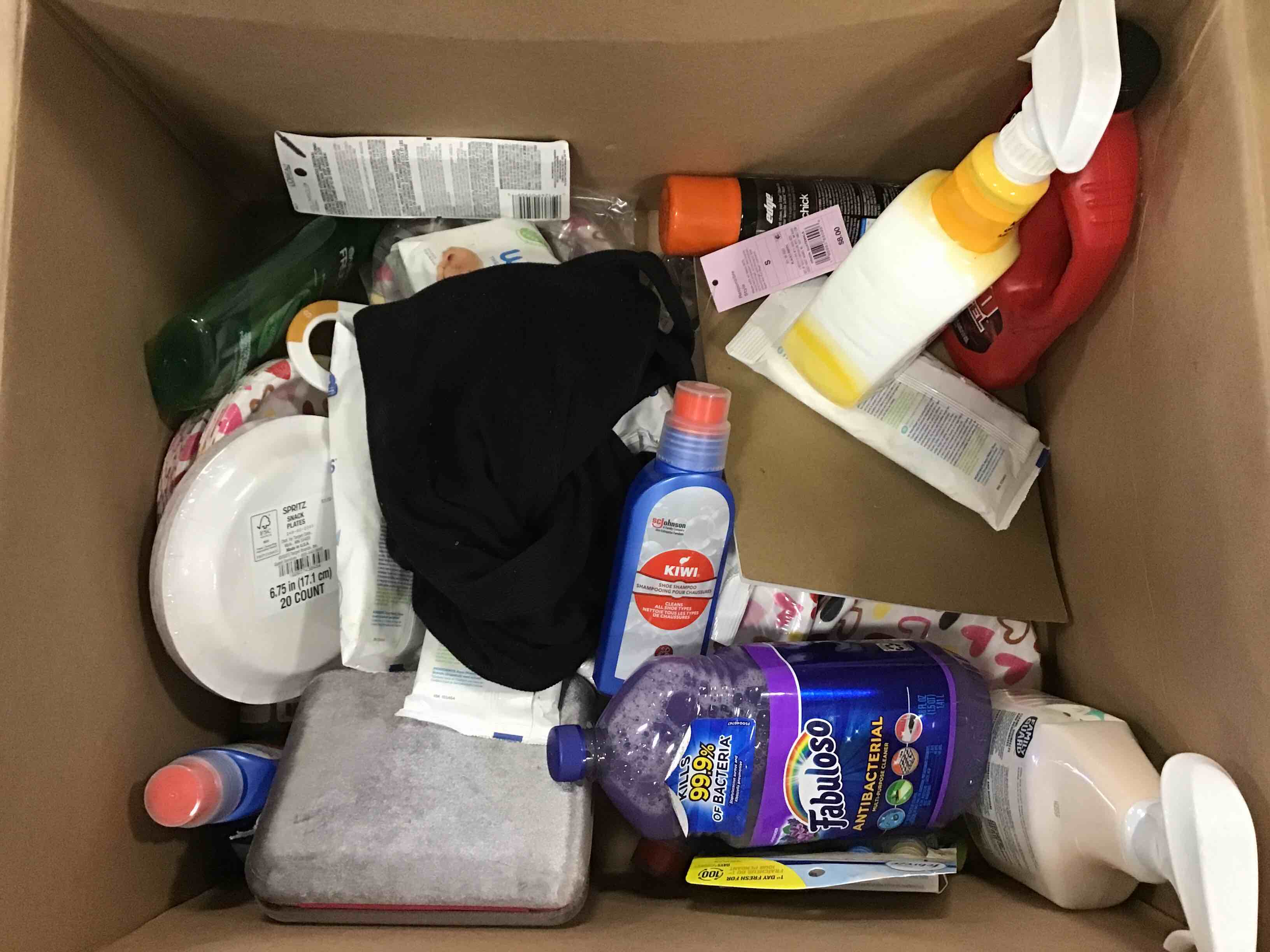 Assorted accessories for home cleaning and more 15 Items 