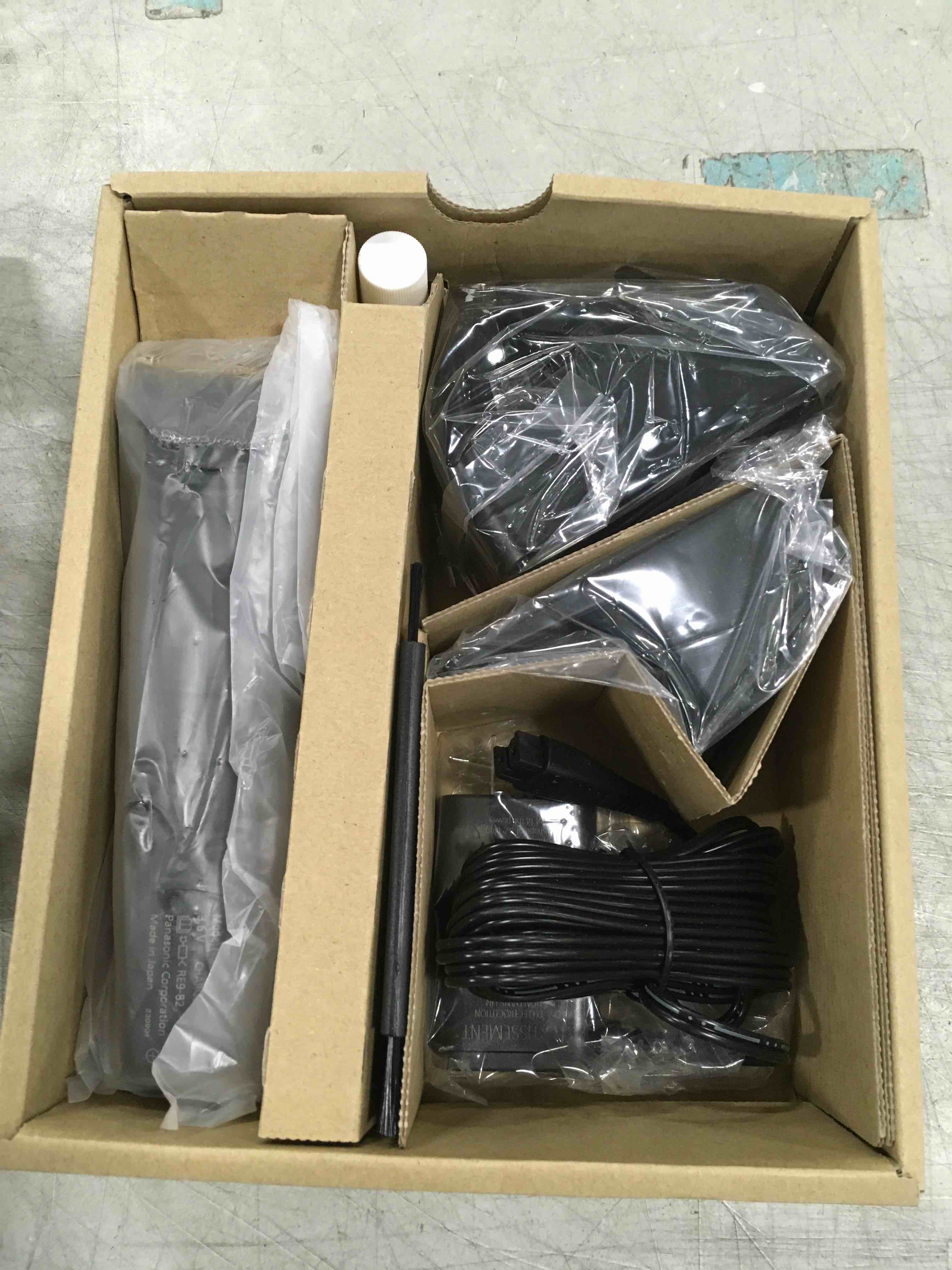 https://s3.amazonaws.com/lotting-images-prod/bidfta/BLU5938900_1708781673153.jpeg