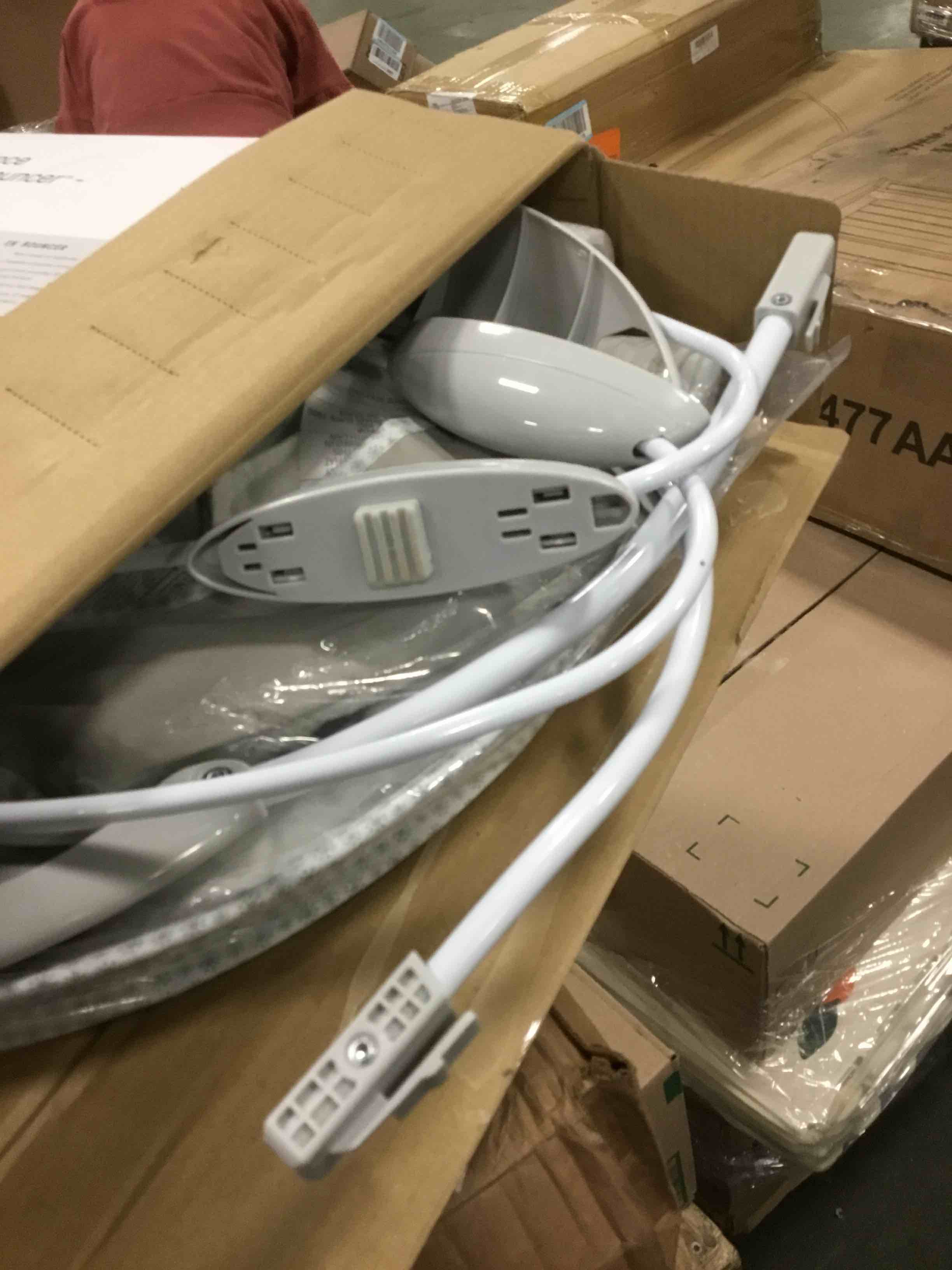 https://s3.amazonaws.com/lotting-images-prod/bidfta/BLU5939051_1707396105264.jpeg