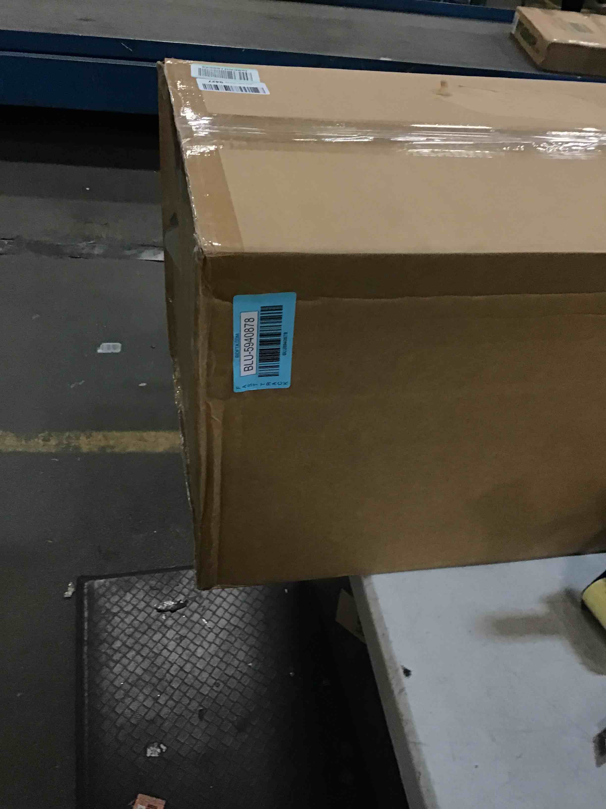 https://s3.amazonaws.com/lotting-images-prod/bidfta/BLU5940878_1707571262994.jpeg