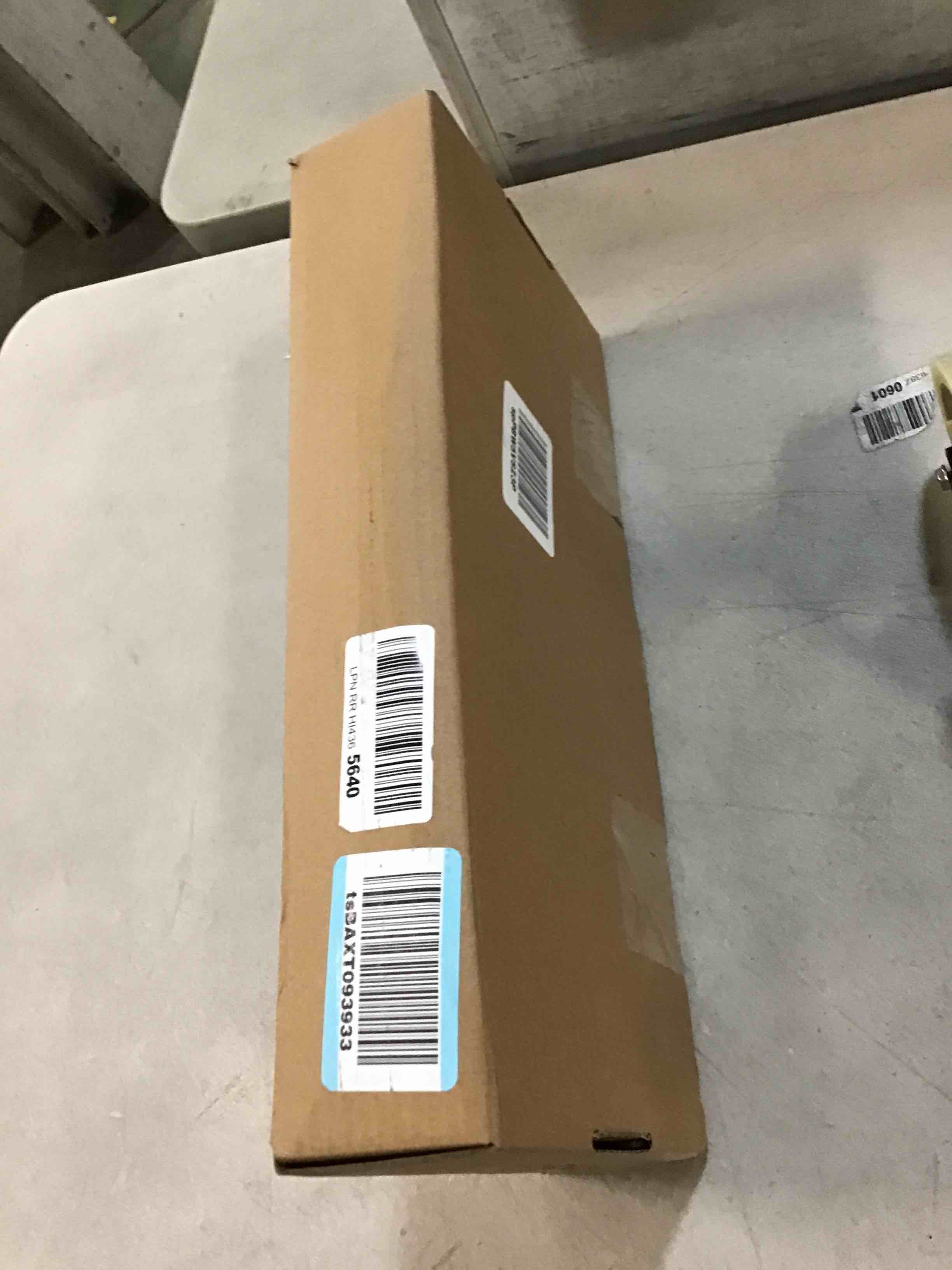https://s3.amazonaws.com/lotting-images-prod/bidfta/BLU5940961_1707582578362.jpeg